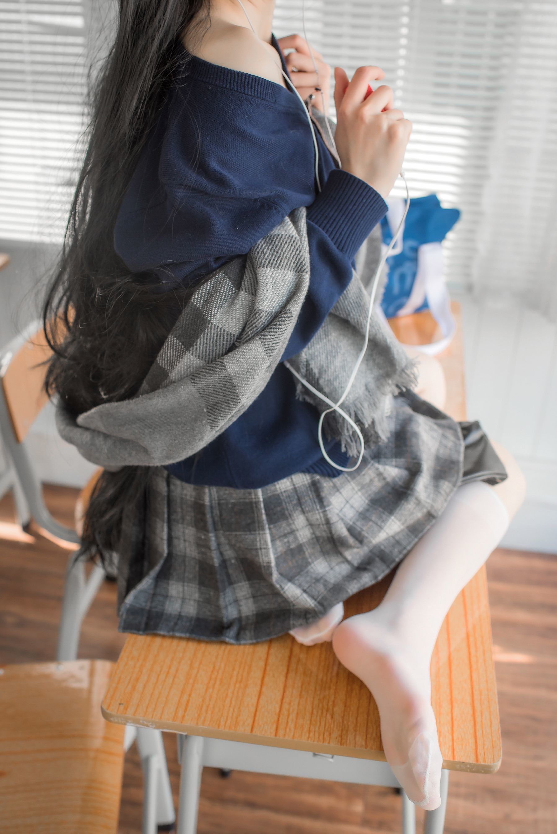 เน็ตไอดอล COSER 写真] อิซึมิเซ็นโมโมโกะ สวัสดิการ - ฤดูจบการศึกษาสีขาวบริสุทธิ์