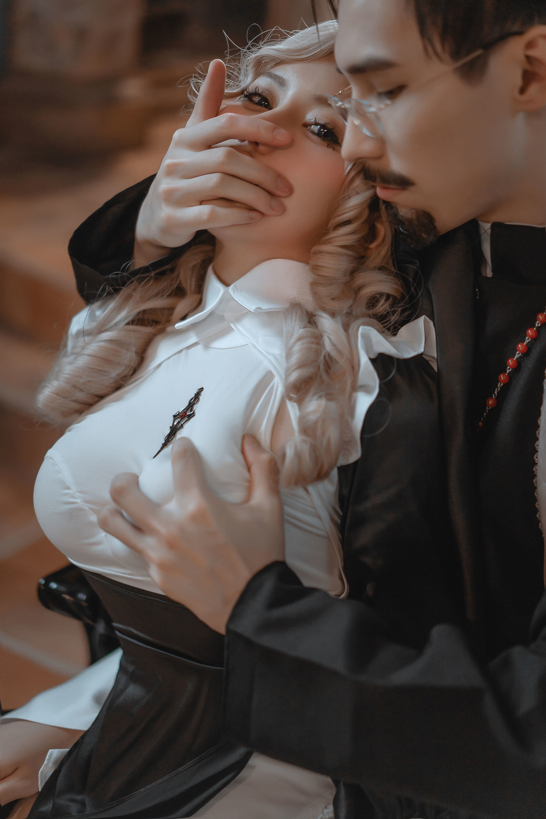 Internet Celebrity Cosplayer Photobook] Yi Xiao Fang Xiang Qin Photobook - Priest and Nun