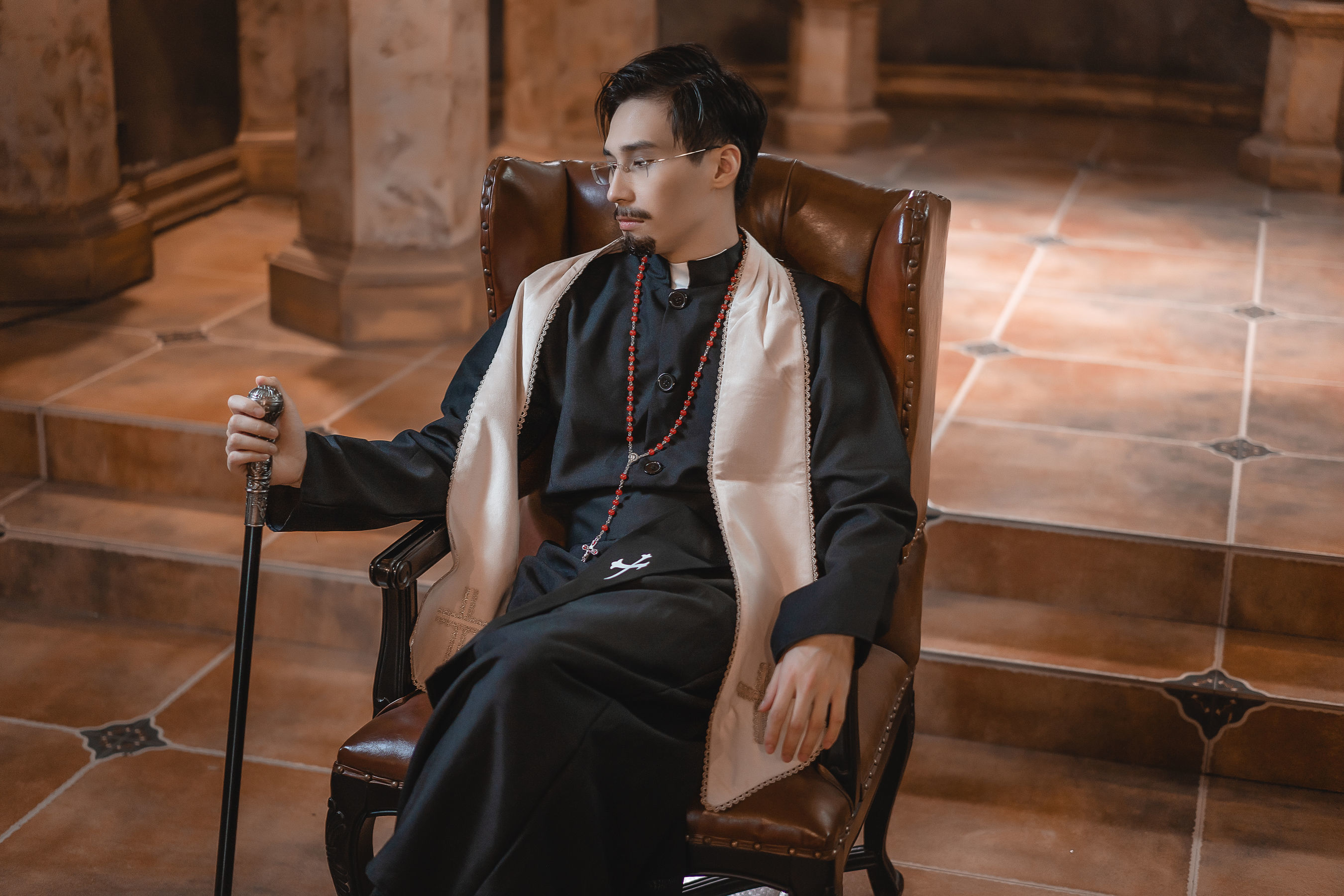 Internet Celebrity Cosplayer Photobook] Yi Xiao Fang Xiang Qin Photobook - Priest and Nun