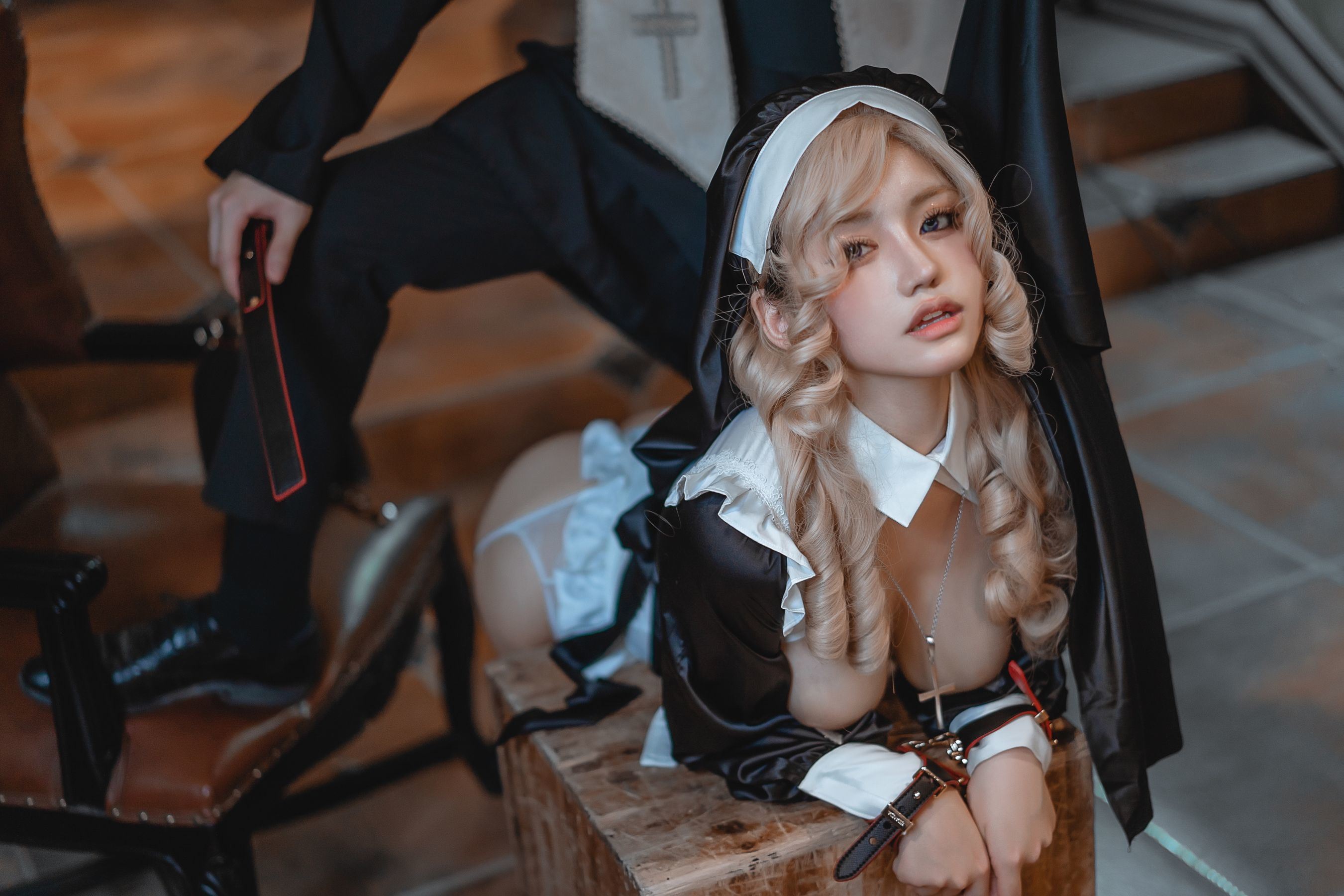 Internet Celebrity Cosplayer Photobook] Yi Xiao Fang Xiang Qin Photobook - Priest and Nun