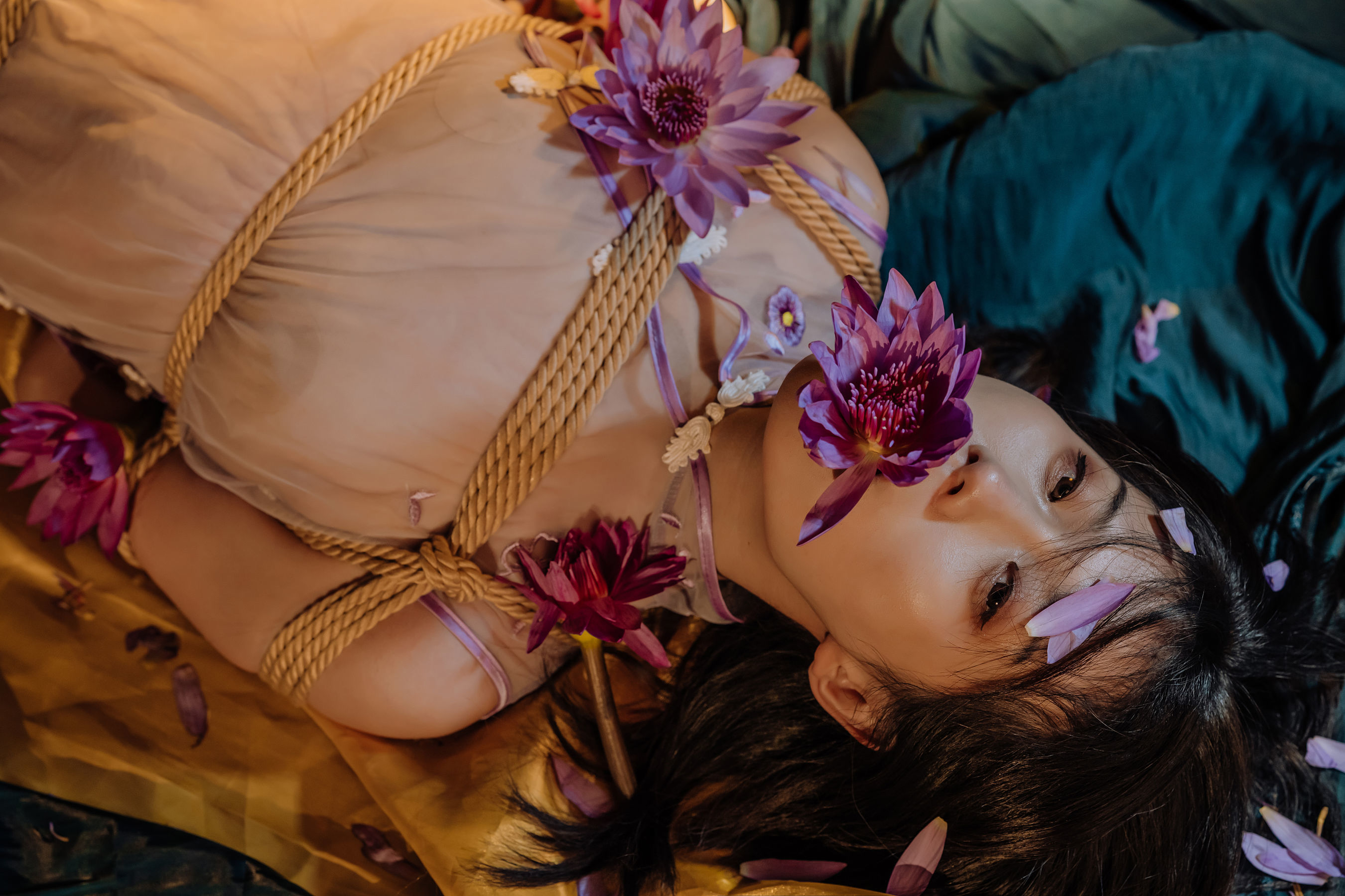 Ảnh Chụp Coser Ngôi Sao Mạng] Yun Xi Xi - Hoa và Dây
