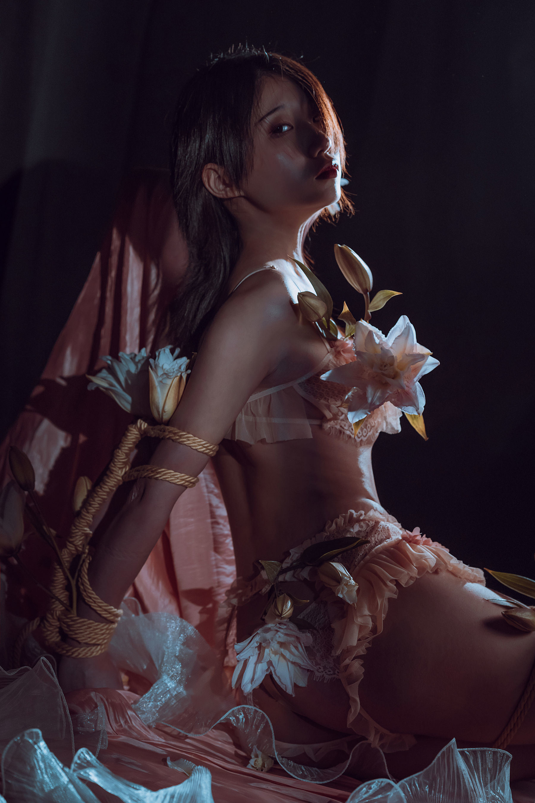 Ảnh Chụp Coser Ngôi Sao Mạng] Yun Xi Xi - Hoa và Dây