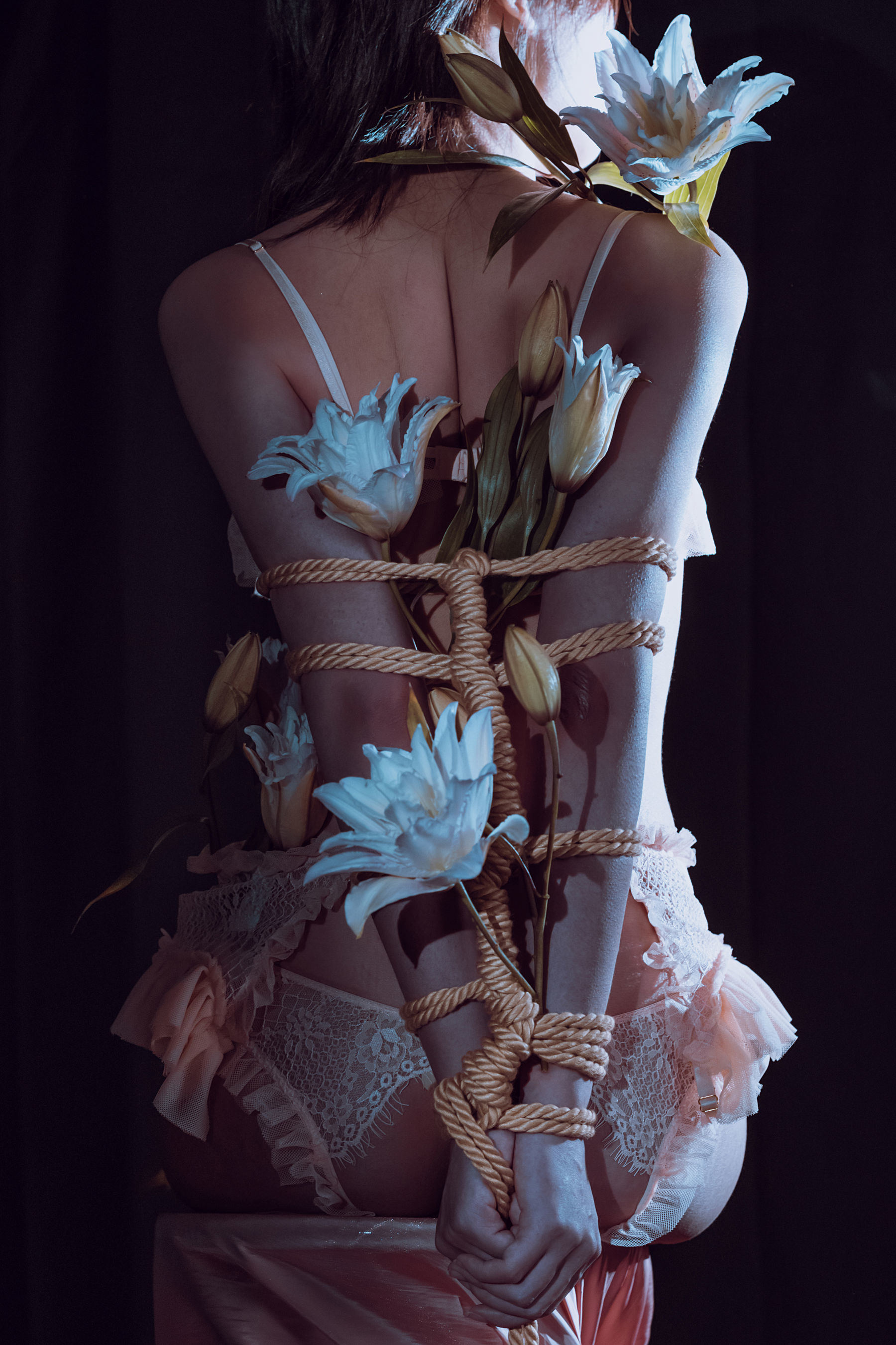 Ảnh Chụp Coser Ngôi Sao Mạng] Yun Xi Xi - Hoa và Dây