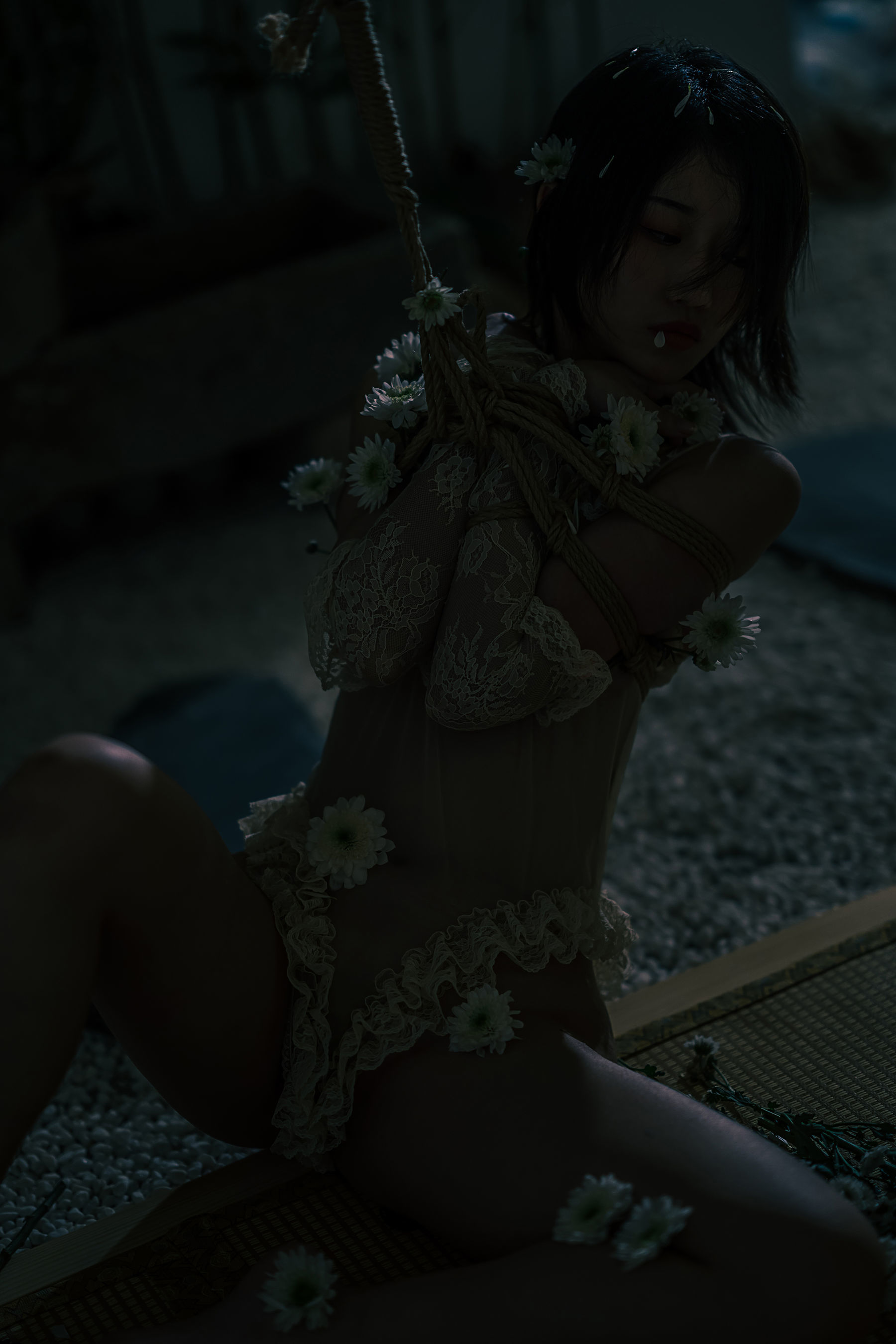 ネット有名人コスプレイヤー写真] ユンシシ - 花と縄