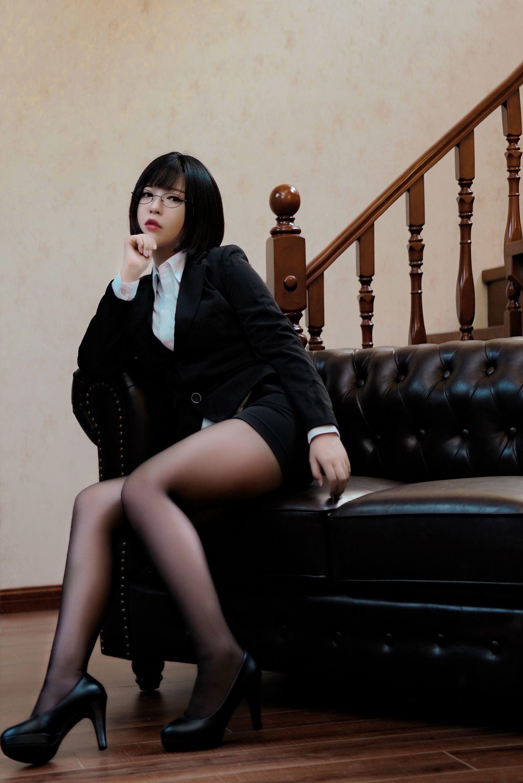 半半子 OL様 黑絲制服寫真