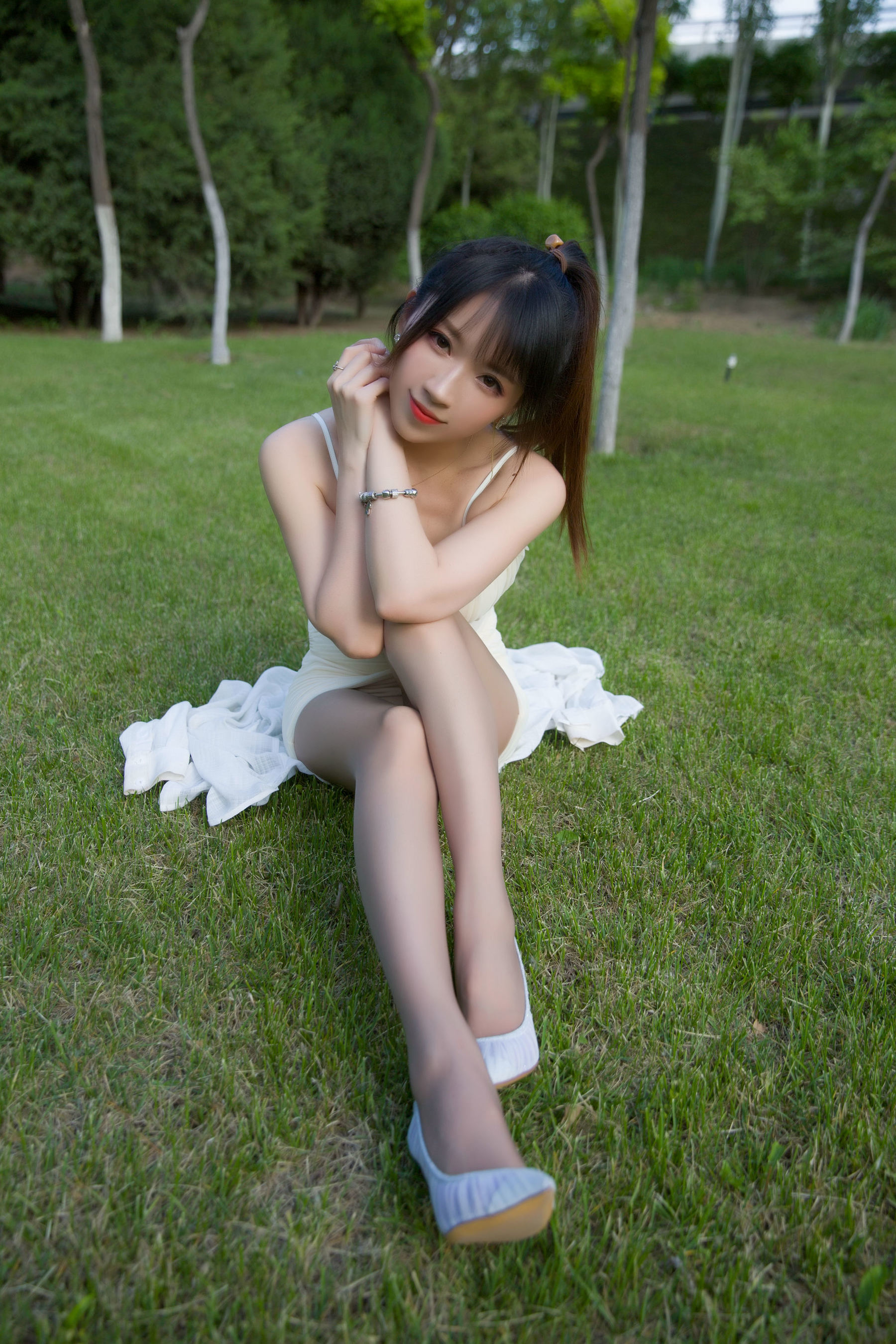 Ảnh Coser Net Red] Chủ Đoạn Douyu Tiểu Nữ Phù Thủy Luna - Váy Mini Ngoài Trời