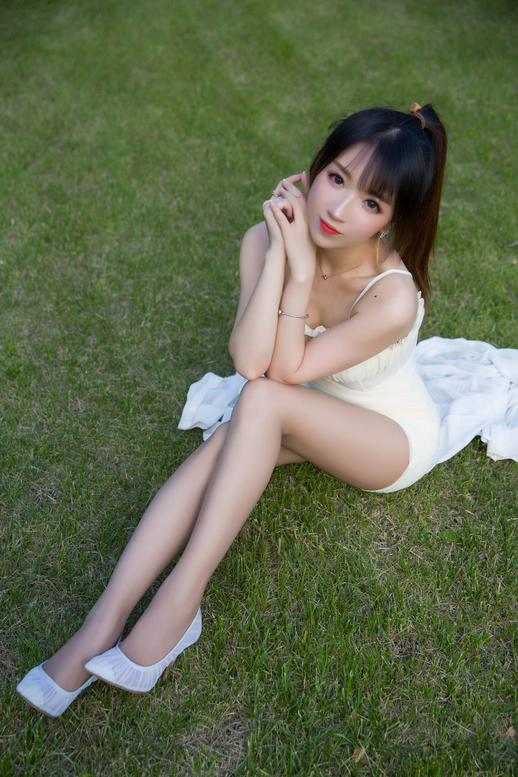 เน็ตไอดอล COSER 写真] ดูกี้ผู้ประกาศสด เล็กวิทช์ลูน่า - ชุดกระโปรงมินิกลางแจ้ง