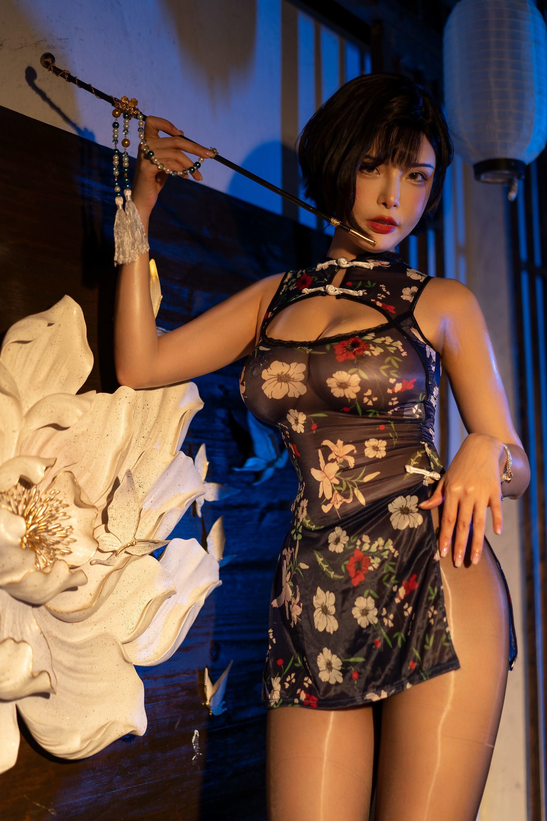 Internet Celebrity Cosplayer Photobook] Qiu and Corgi (Xia Xiaoqiugiuqiu) - Warm Fragrance Thick