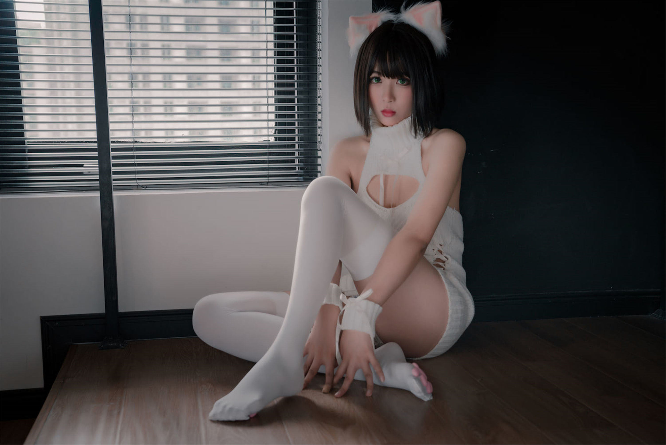 Internet Celebrity Cosplayer Photobook] Xuan Xiao Xuejie - Cat Claw Socks