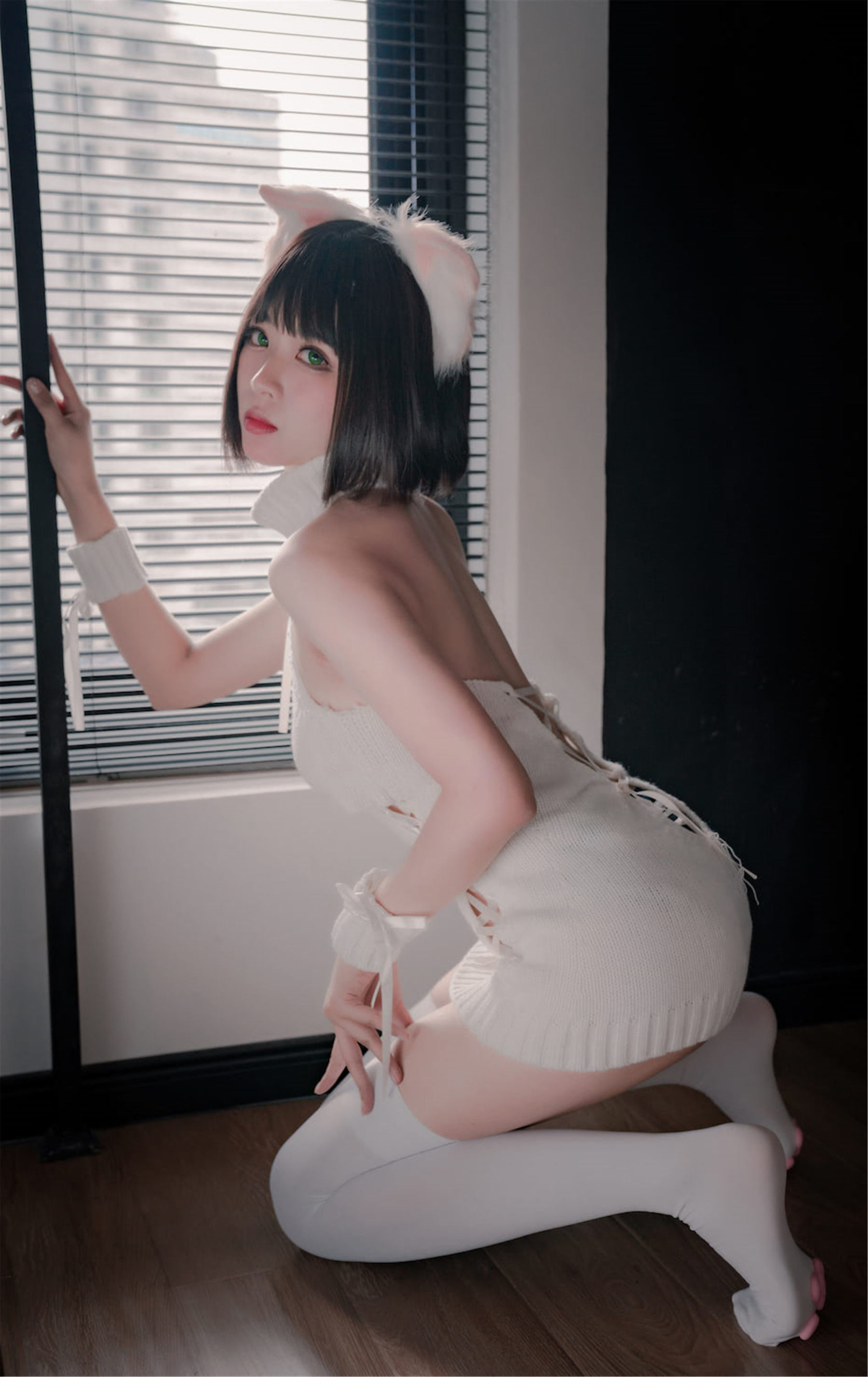 Internet Celebrity Cosplayer Photobook] Xuan Xiao Xuejie - Cat Claw Socks