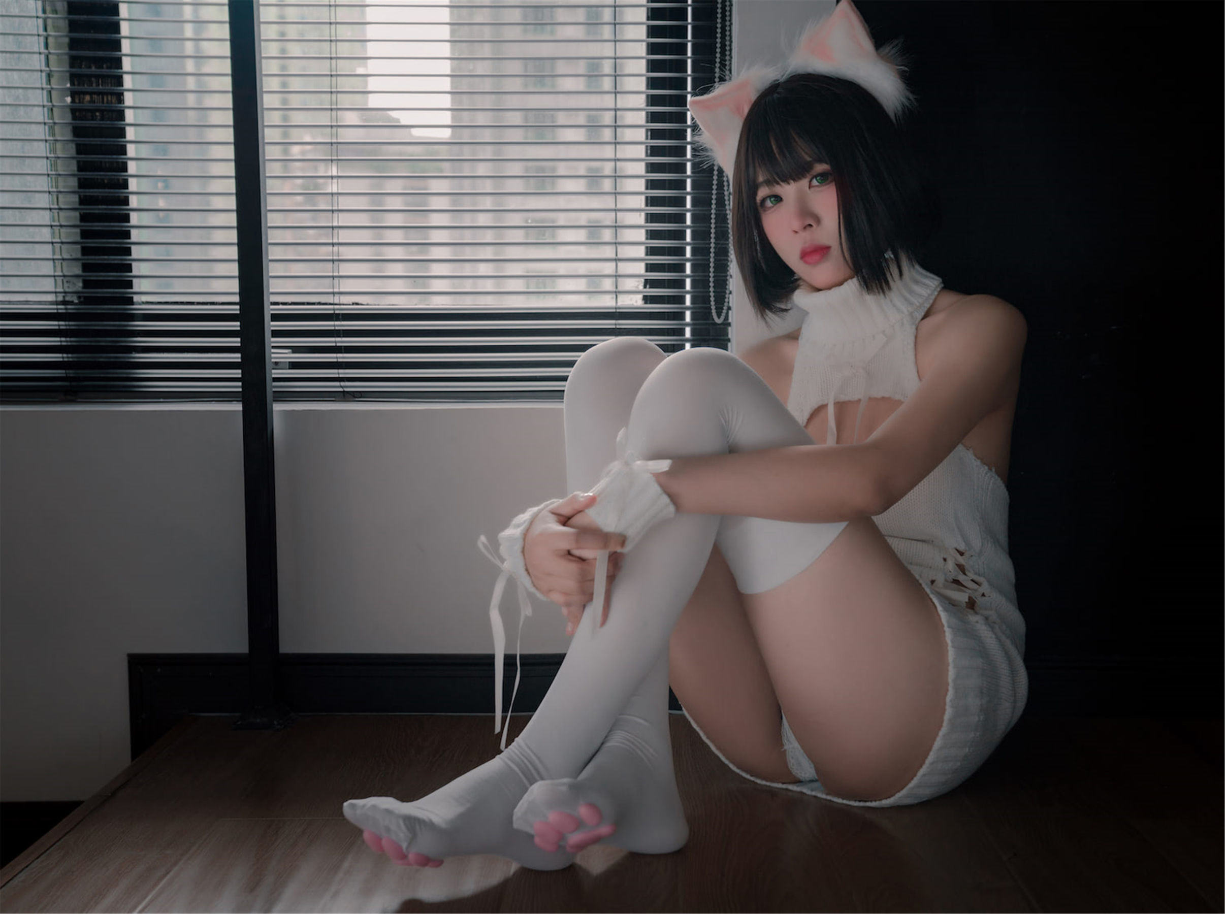 Internet Celebrity Cosplayer Photobook] Xuan Xiao Xuejie - Cat Claw Socks