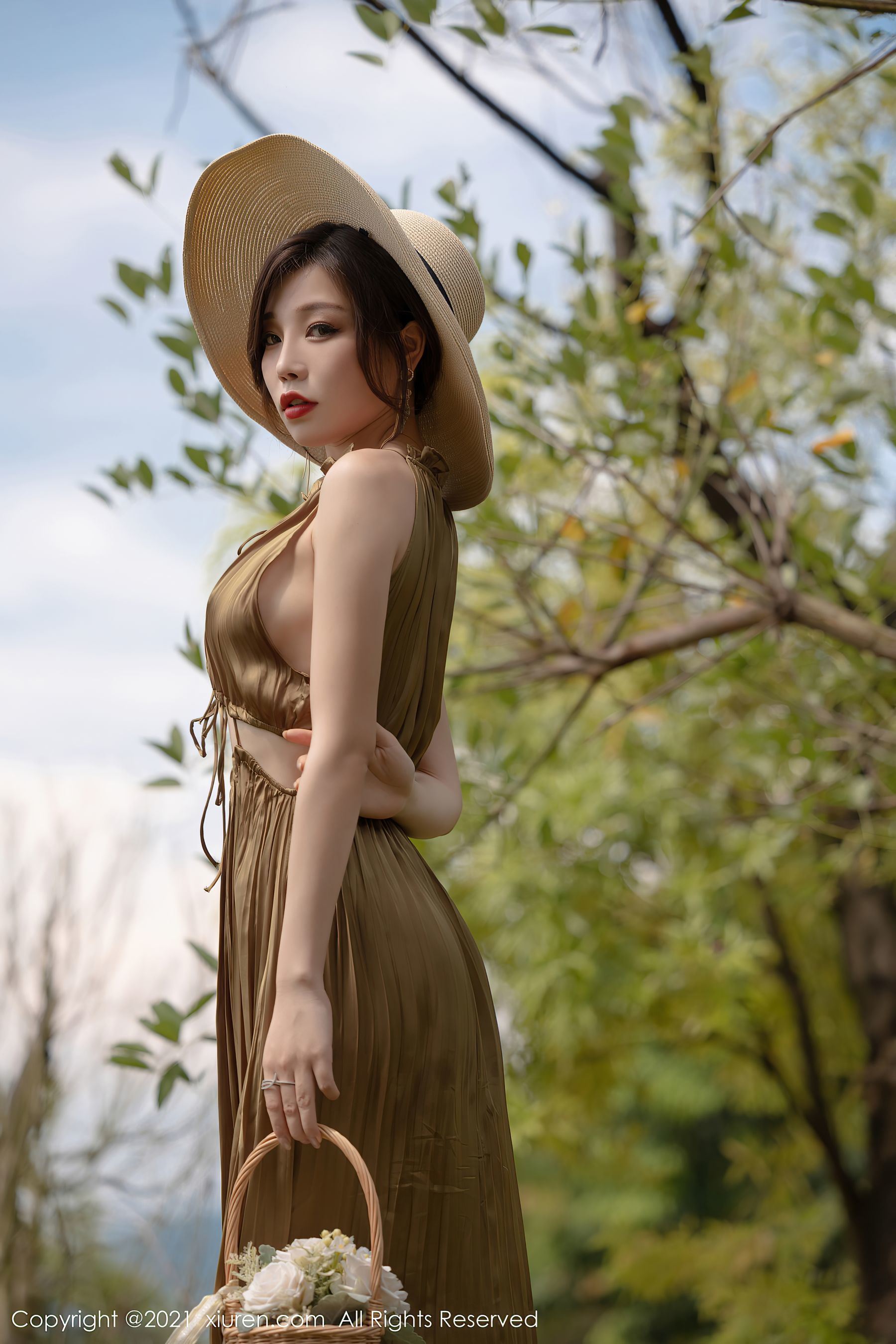 XiuRen] No.3837 Zhi Zhi Booty