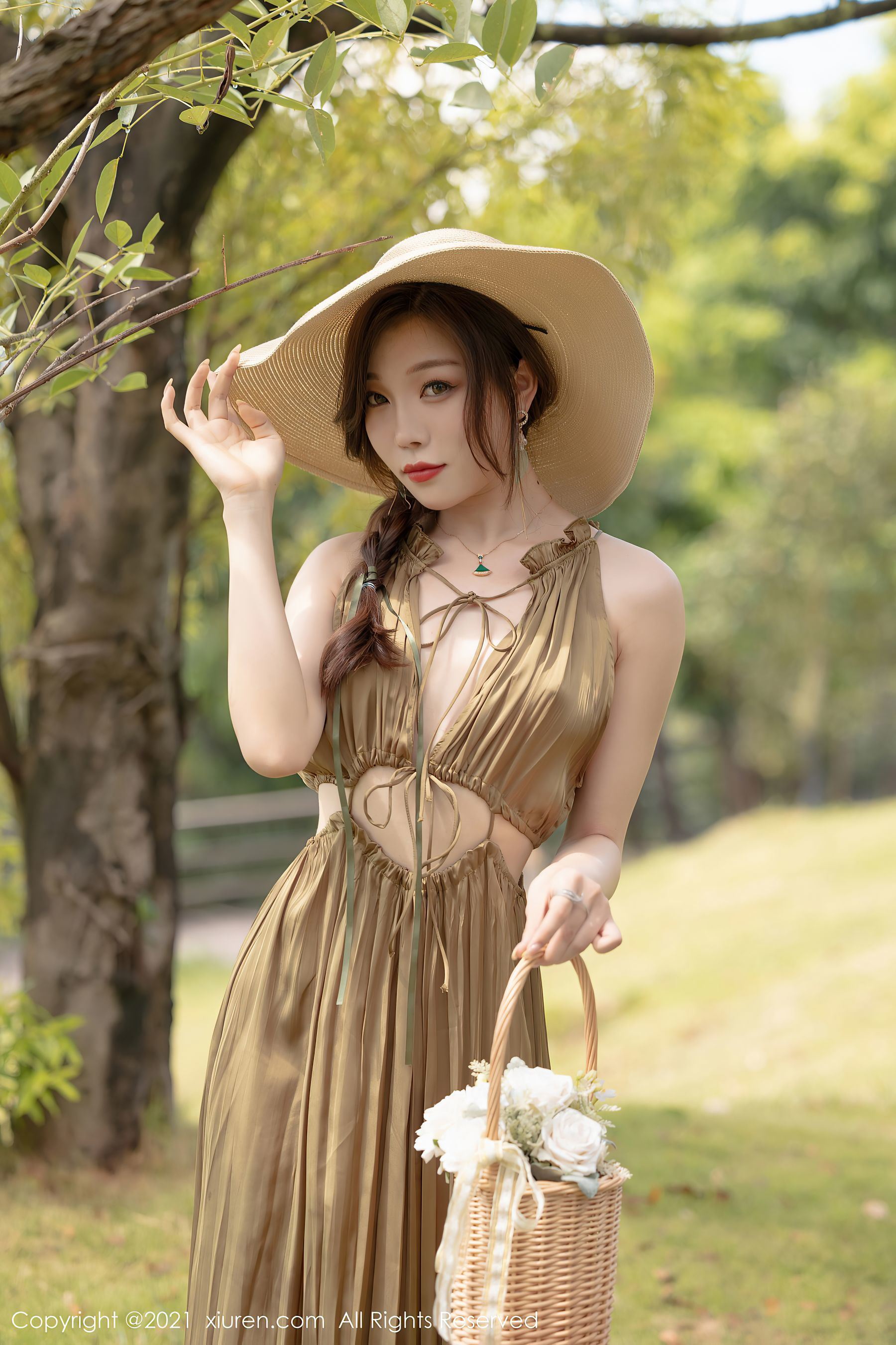 XiuRen] No.3837 Zhi Zhi Booty
