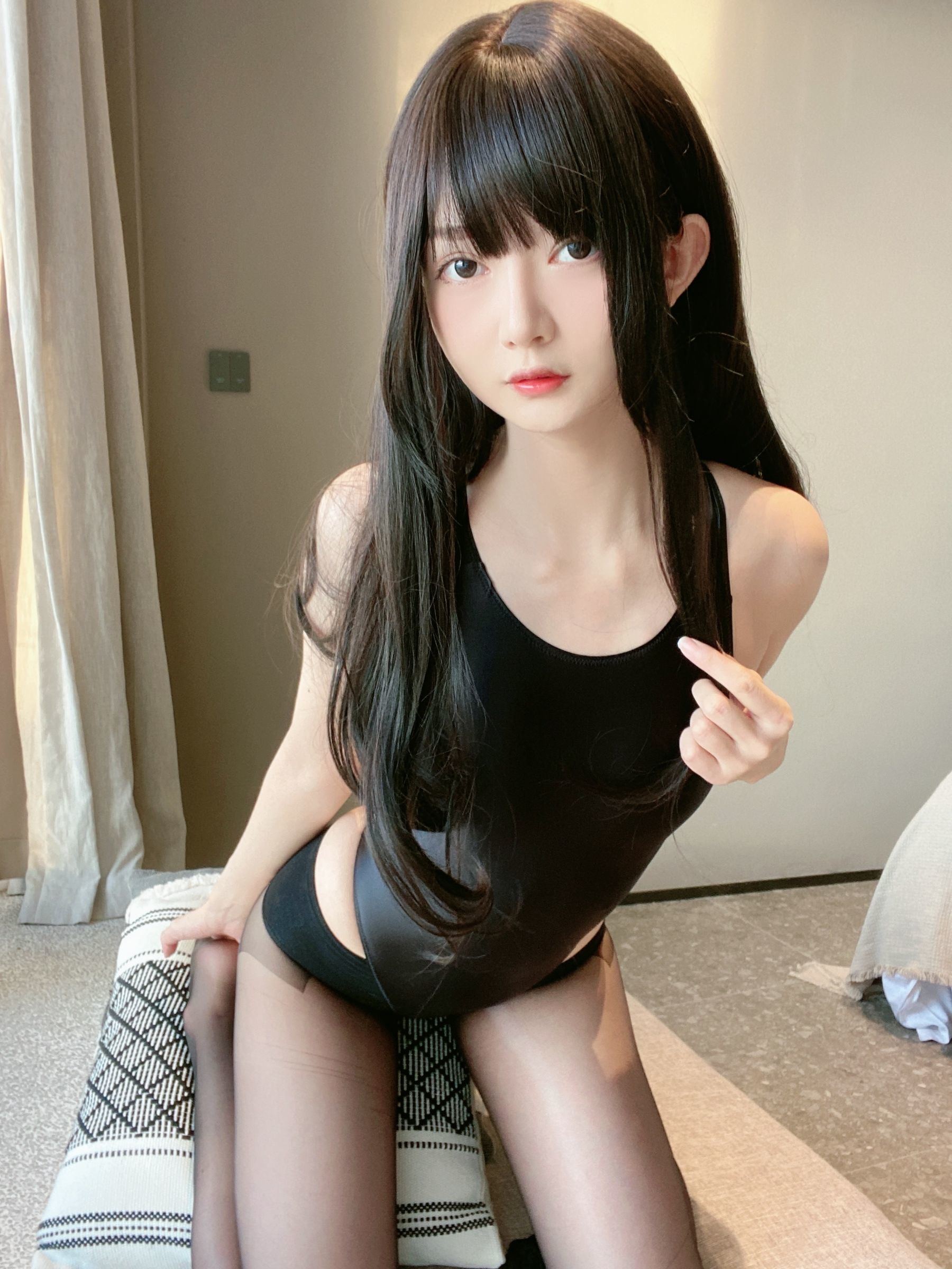 Welfare COS] 51 Jiang - Black and Red Swimsuit