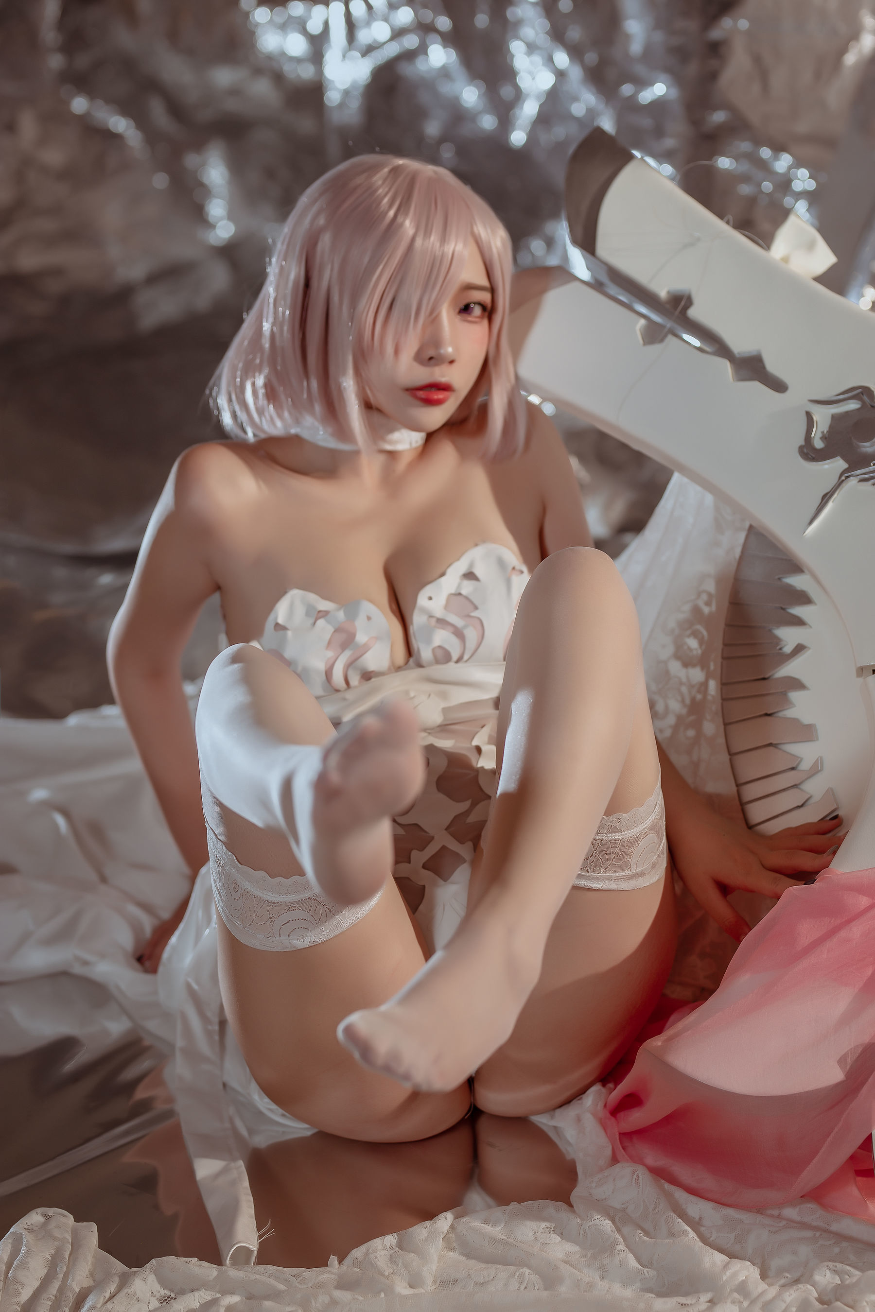 福利COS] 人氣 Coser 二佐 Nisa - Fate 瑪修 婚紗