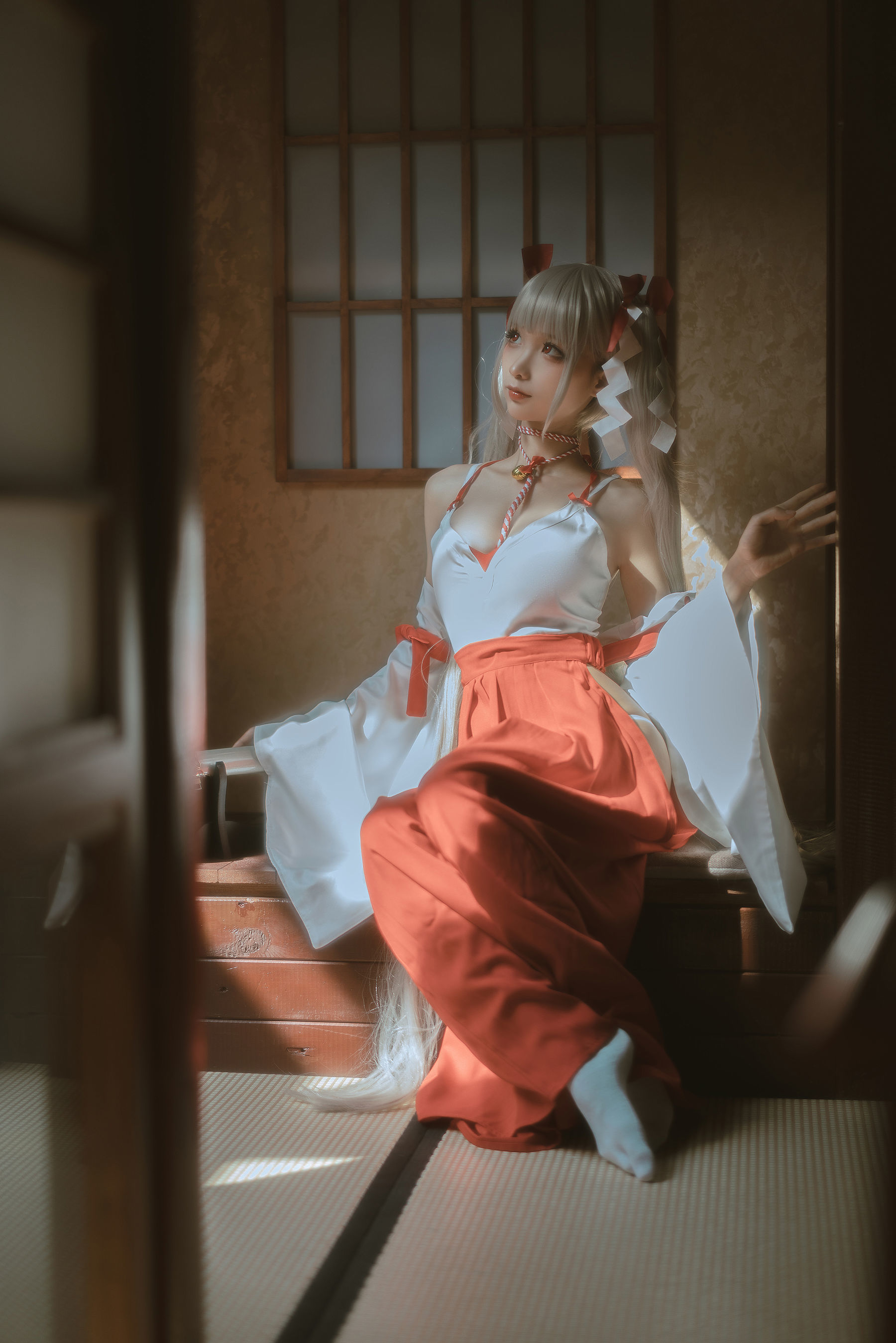 福利COS] アニメブロガー チュンモモ - 畏怖の巫女