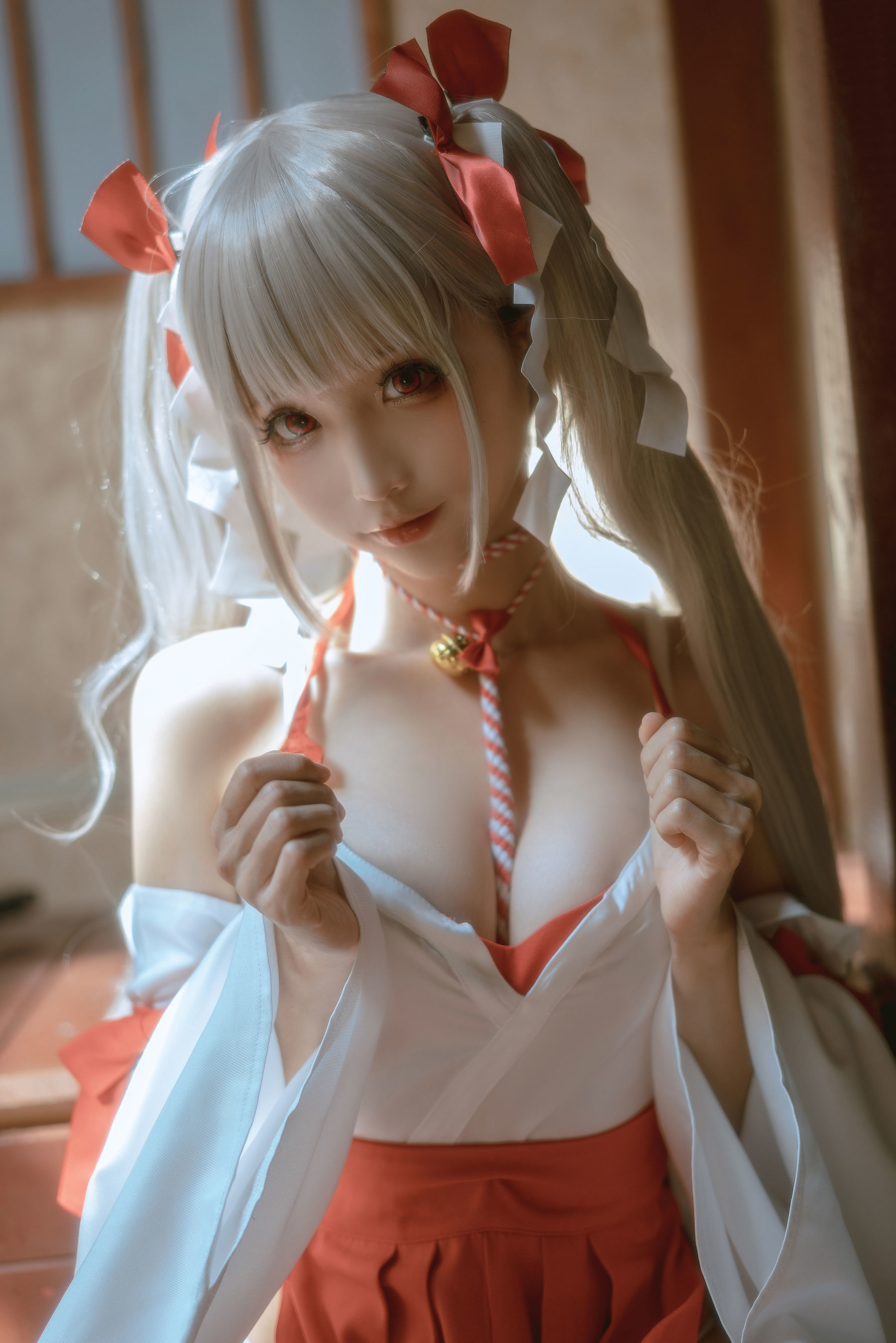 福利COS] アニメブロガー チュンモモ - 畏怖の巫女