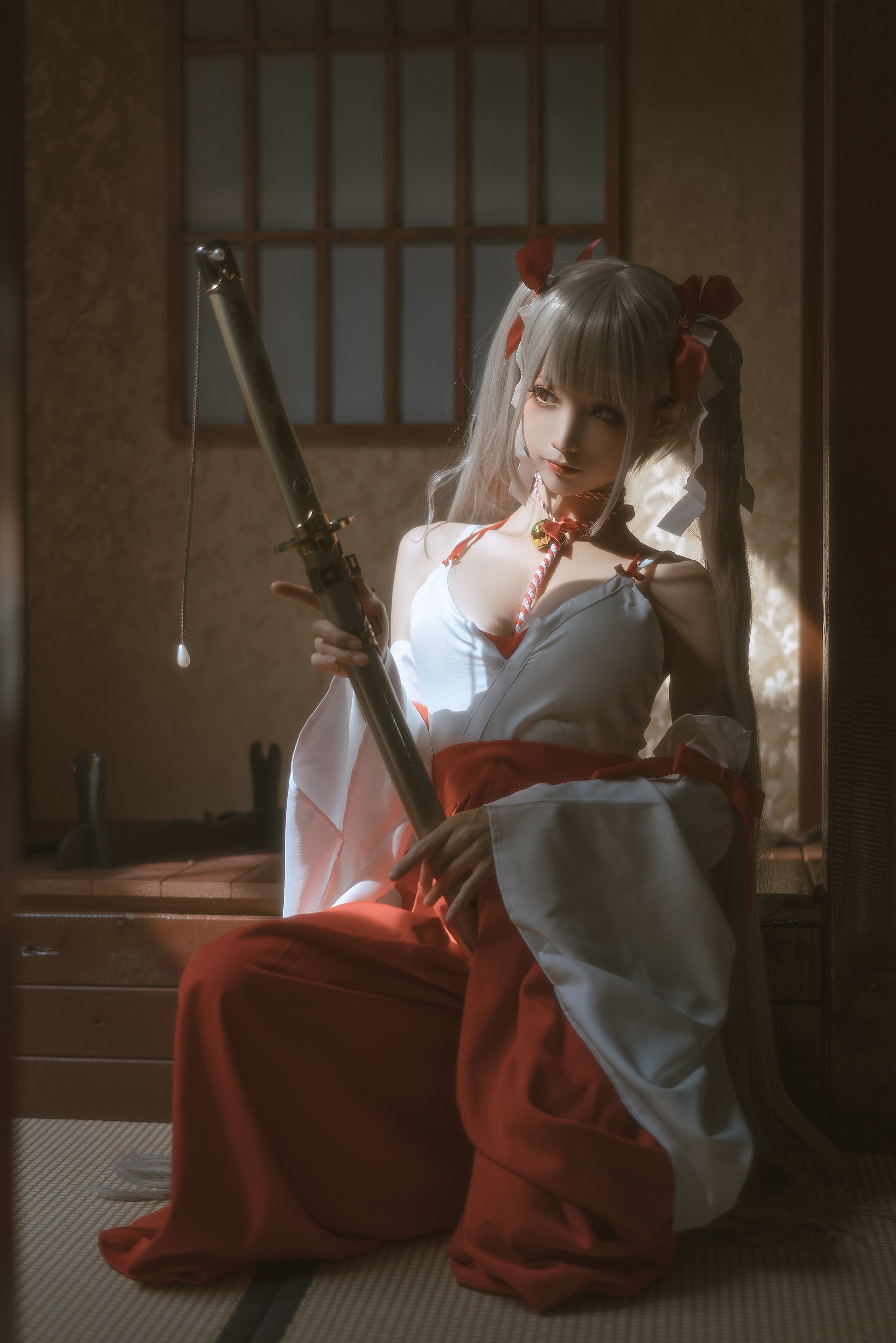 福利COS] アニメブロガー チュンモモ - 畏怖の巫女