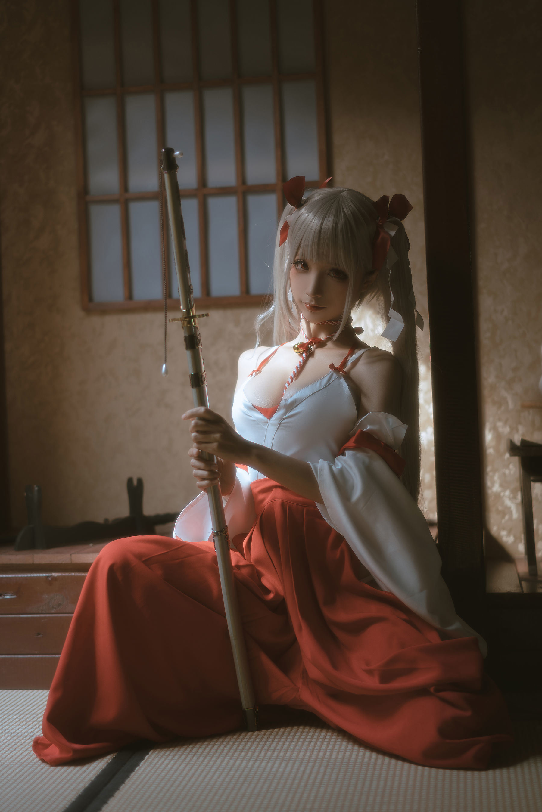 福利COS] アニメブロガー チュンモモ - 畏怖の巫女