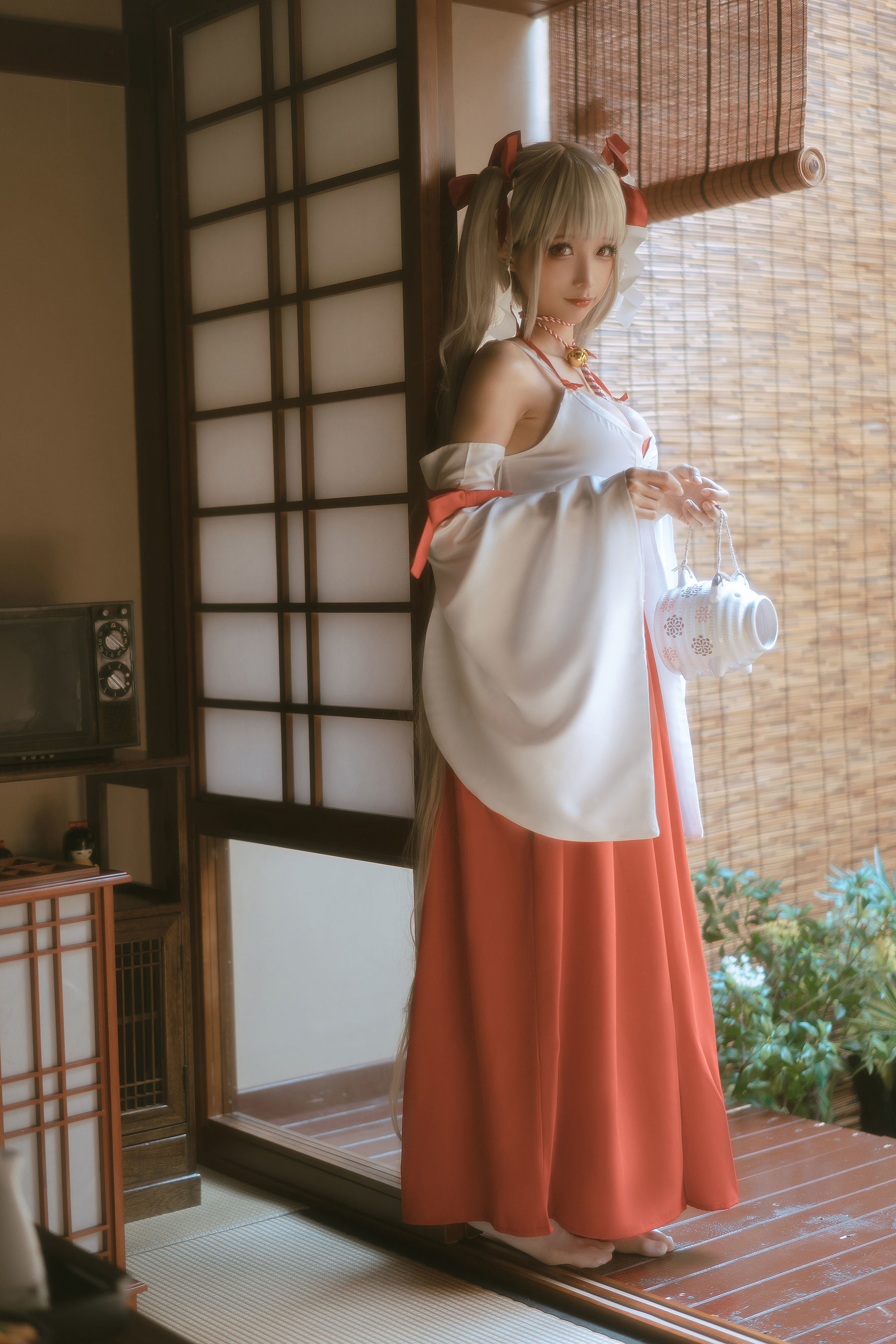 福利COS] アニメブロガー チュンモモ - 畏怖の巫女