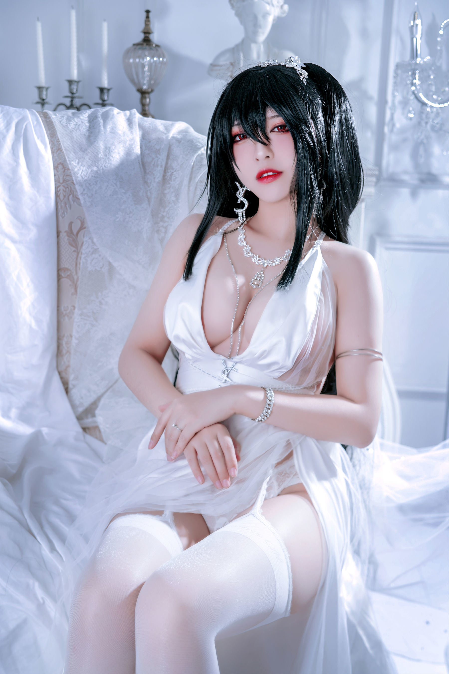 Ban Ban Zi Taihou Bride Cosplay Photos