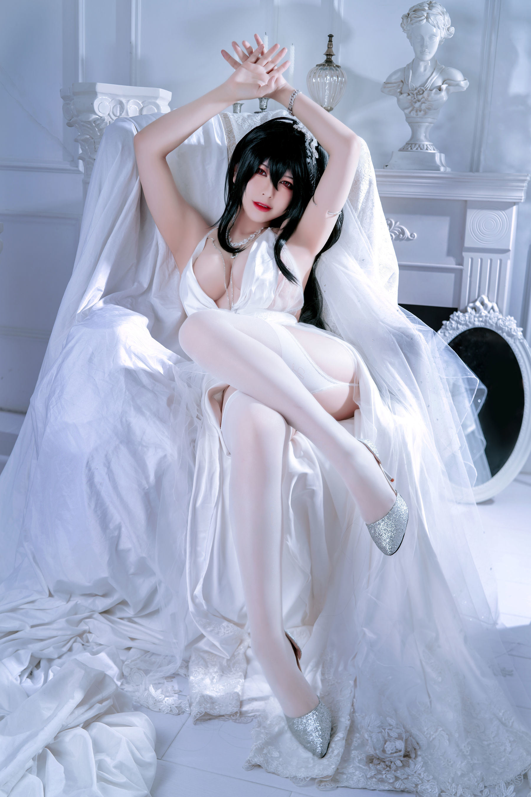 Ban Ban Zi Taihou Bride Cosplay Photos