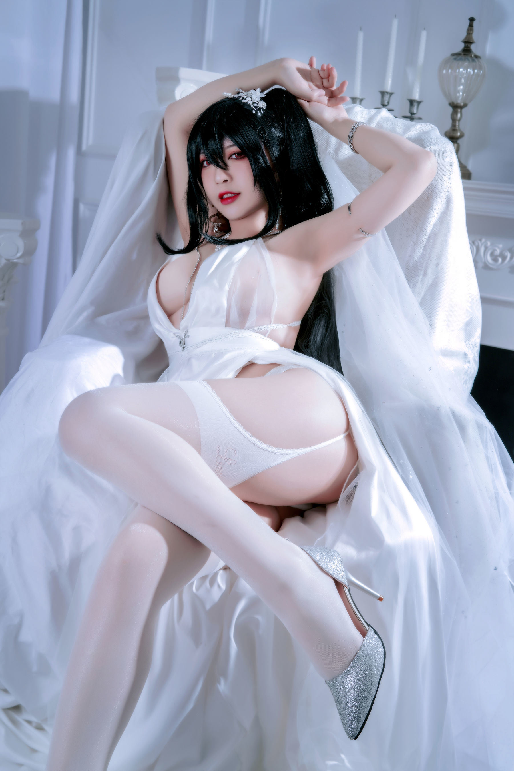 Ban Ban Zi Taihou Bride Cosplay Photos