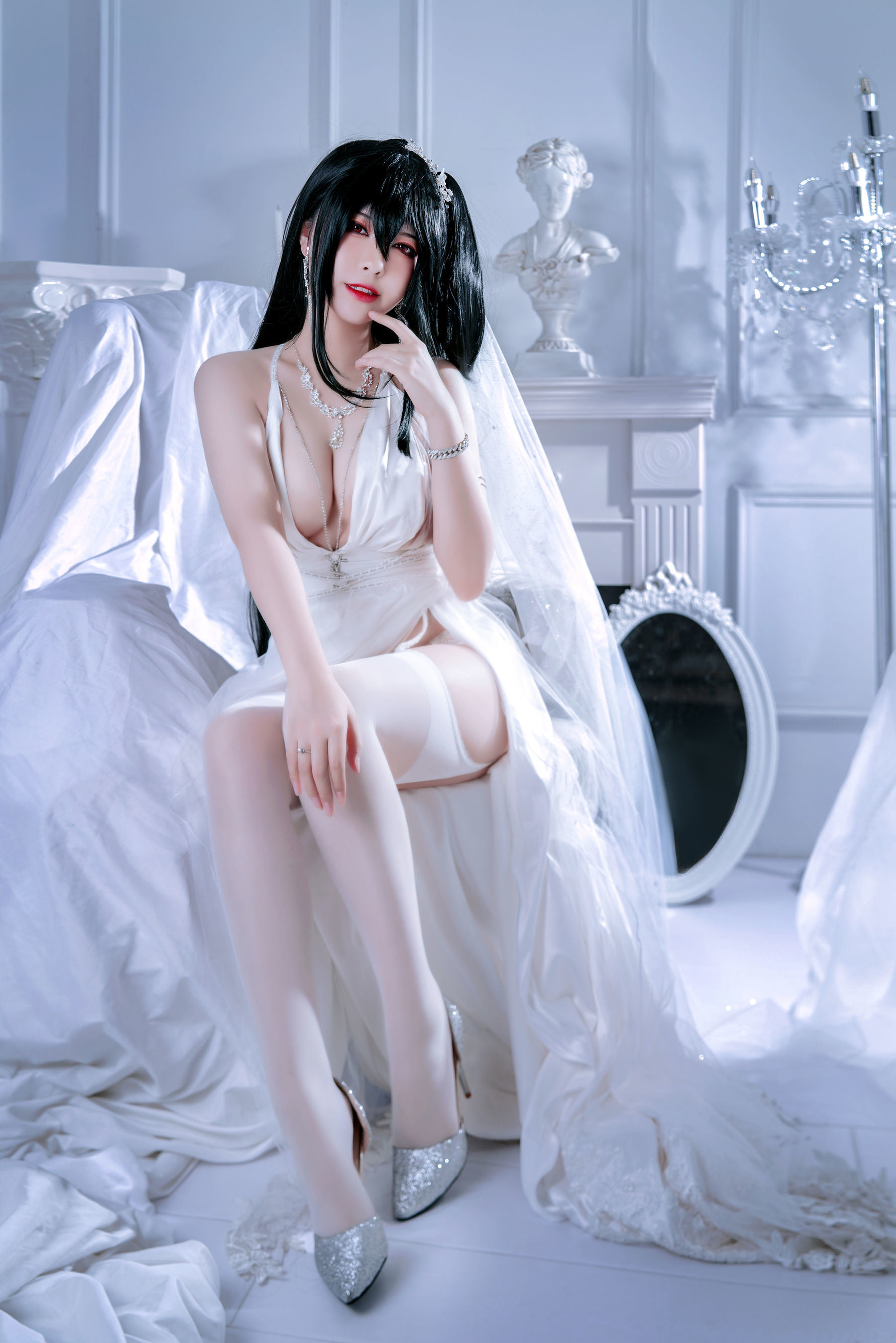 Ban Ban Zi Taihou Bride Cosplay Photos