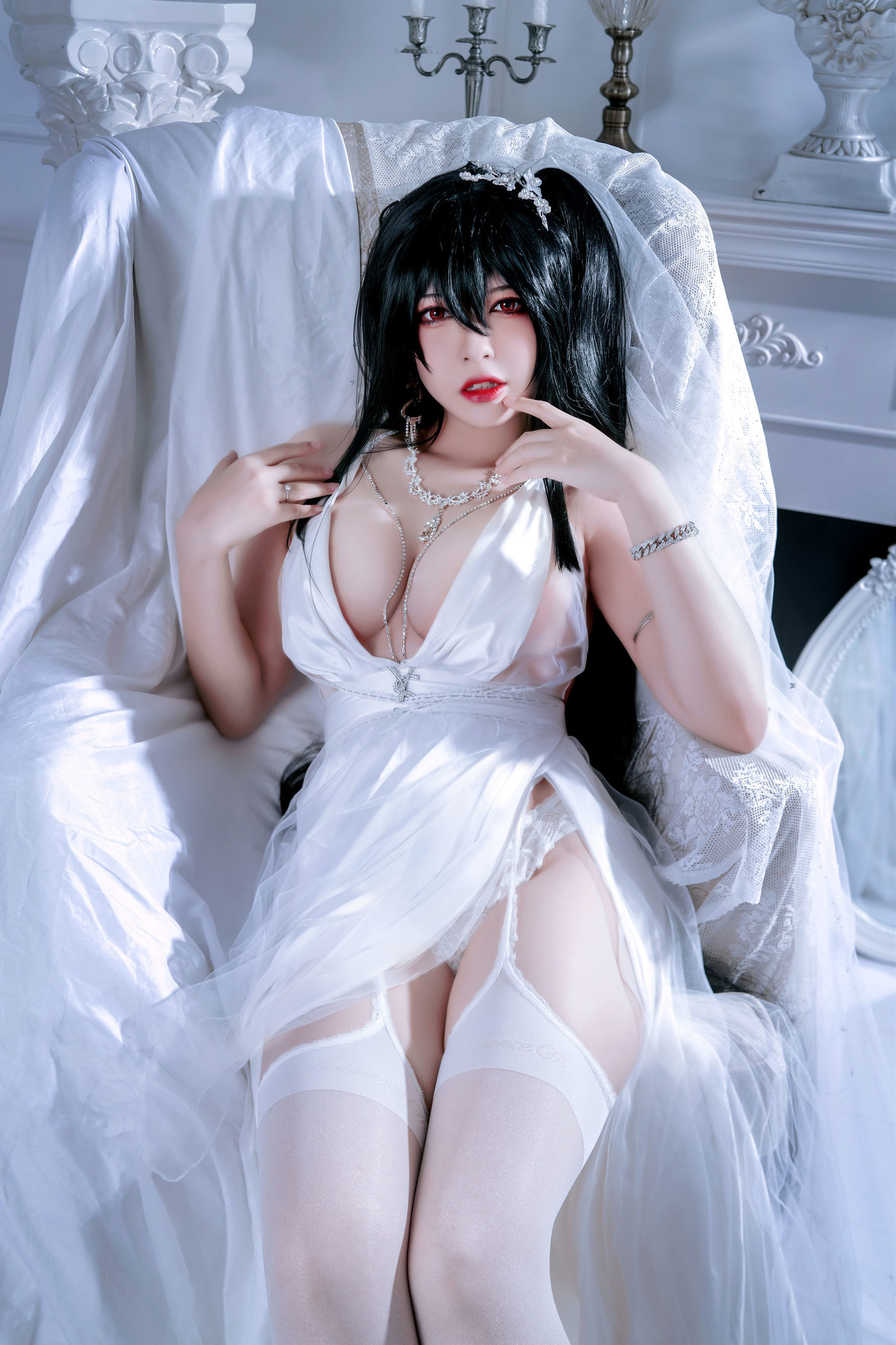 Ban Ban Zi Taihou Bride Cosplay Photos