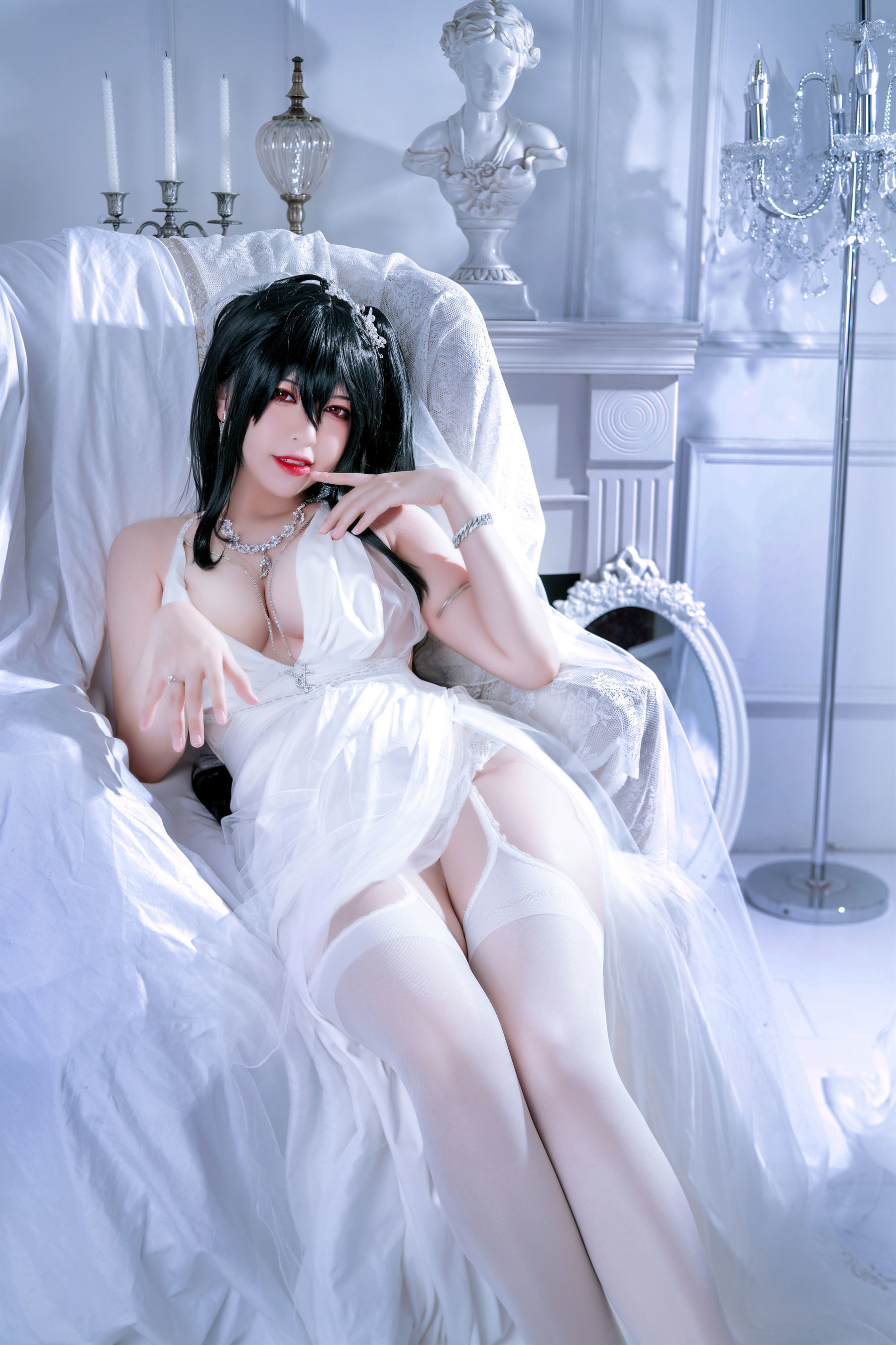 Ban Ban Zi Taihou Bride Cosplay Photos