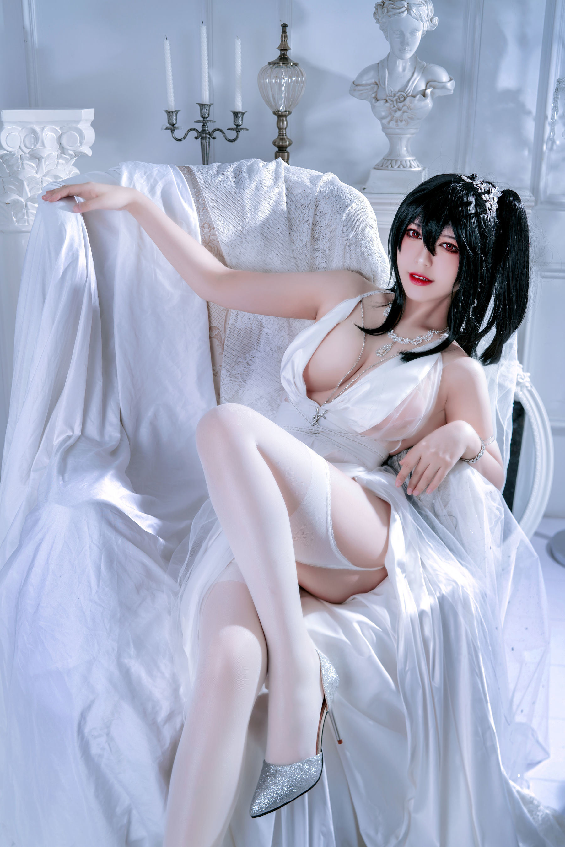 Ban Ban Zi Taihou Bride Cosplay Photos