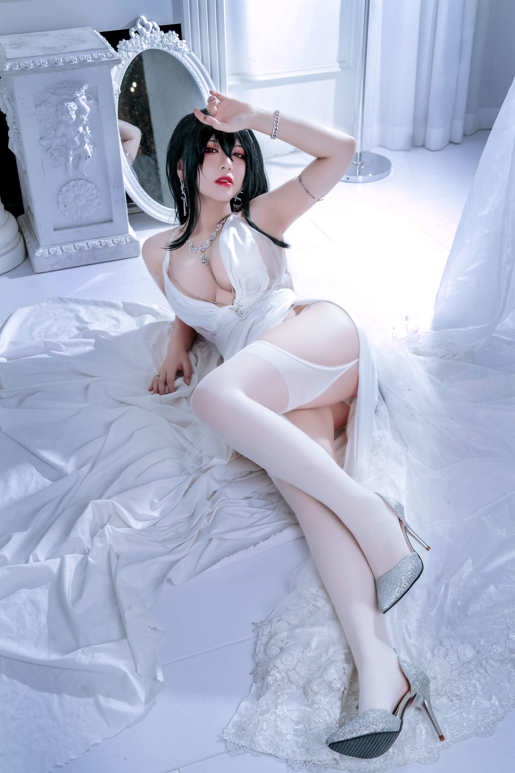 Ban Ban Zi Cosplay Taihou Bride
