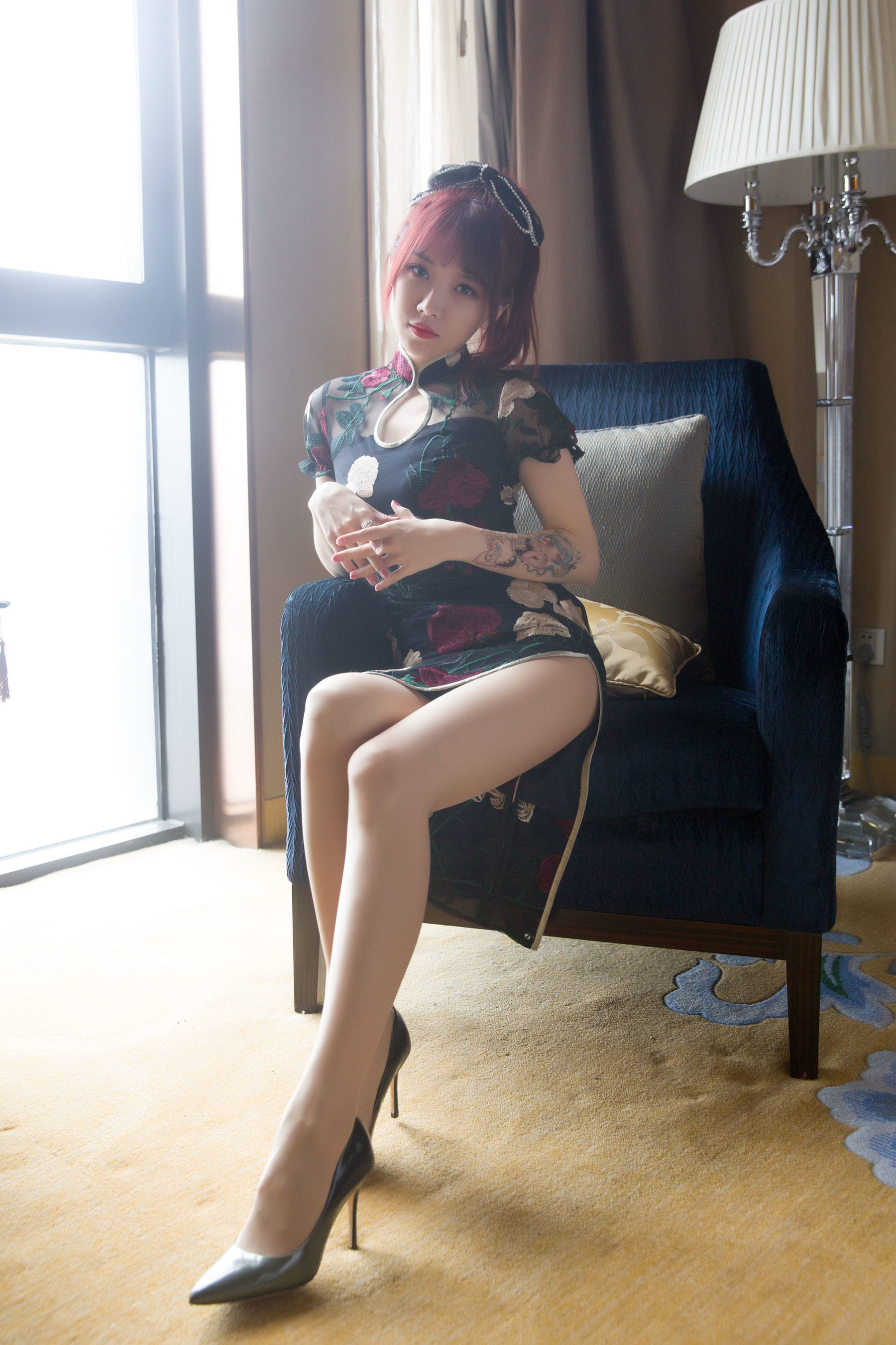 Welfare COS] Douyu Streamer Little Witch Luna - Smoke Shadows Like a Painting