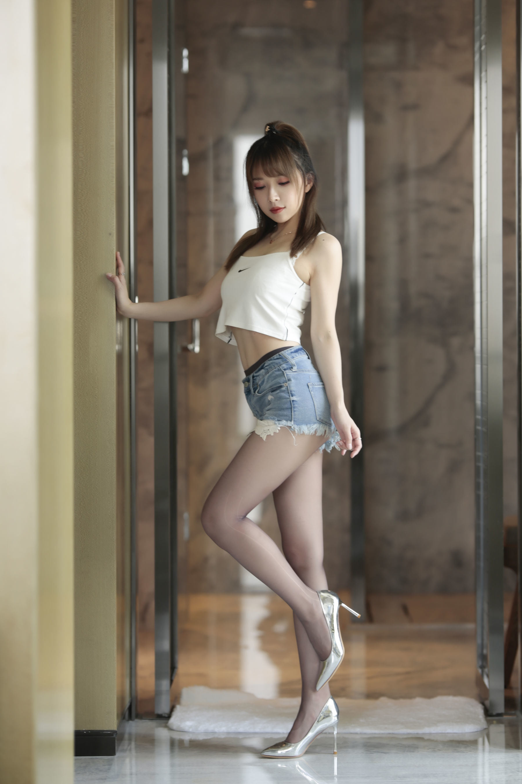 福利COS] 鬥魚主播小女巫露娜 - 牛仔小褲褲