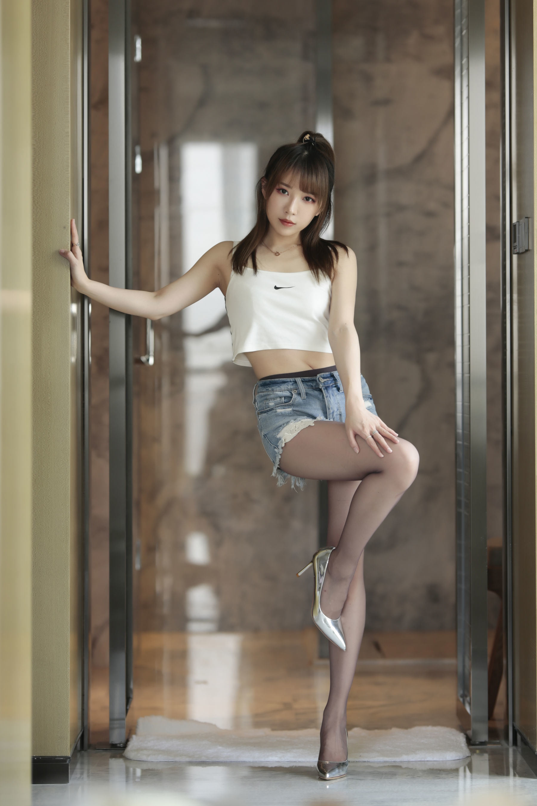 福利COS] 鬥魚主播小女巫露娜 - 牛仔小褲褲