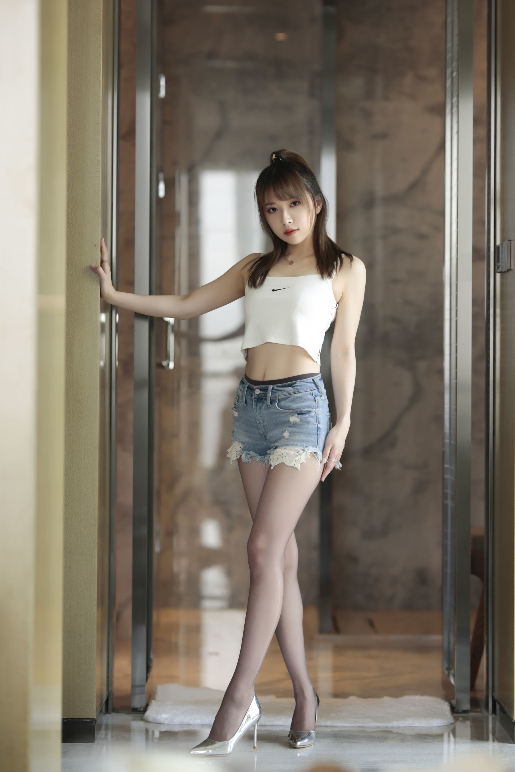 福利COS] 鬥魚主播小女巫露娜 - 牛仔小褲褲