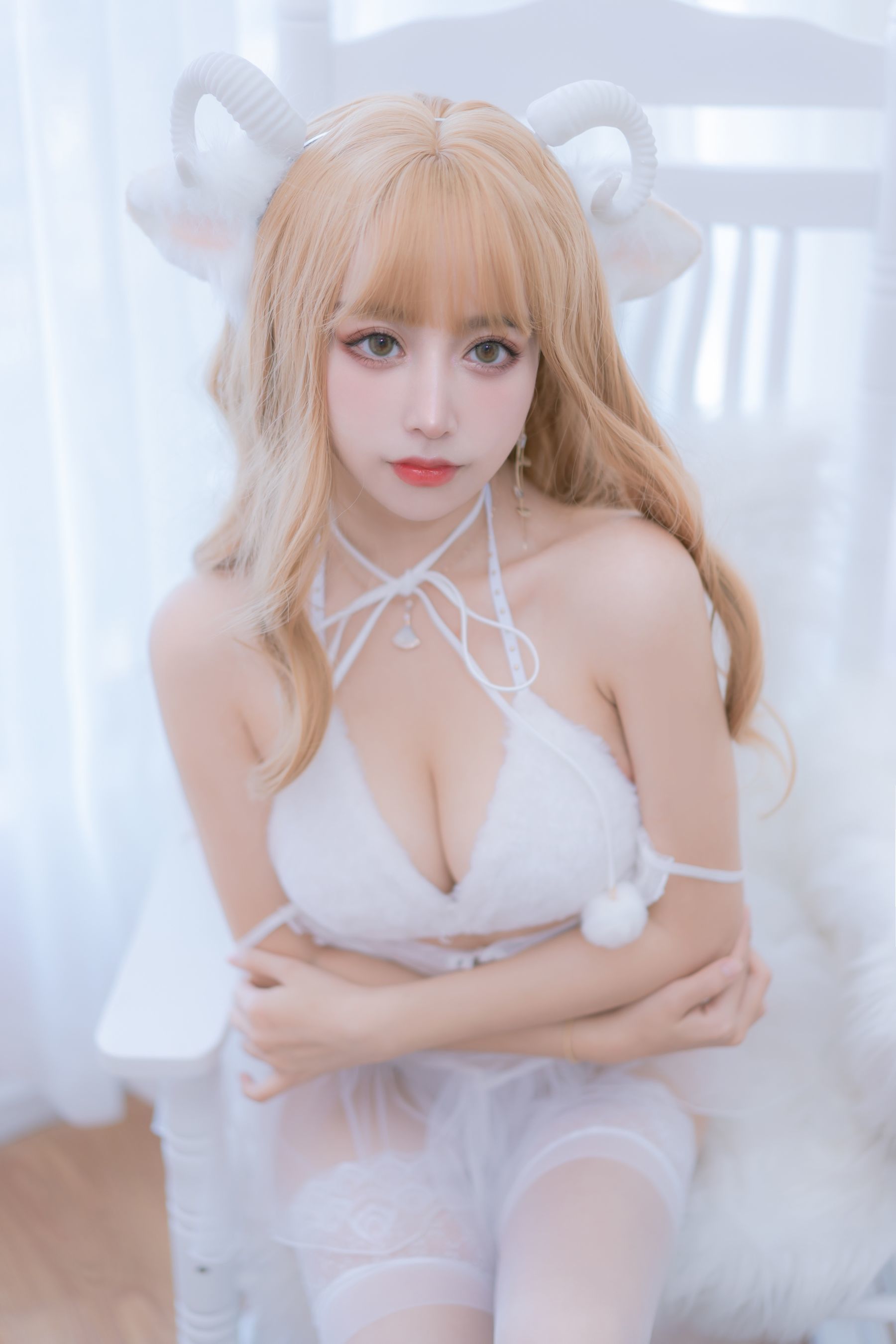 [福利COS] 斗鱼米线线sama写真 - 小羊咩生日限定