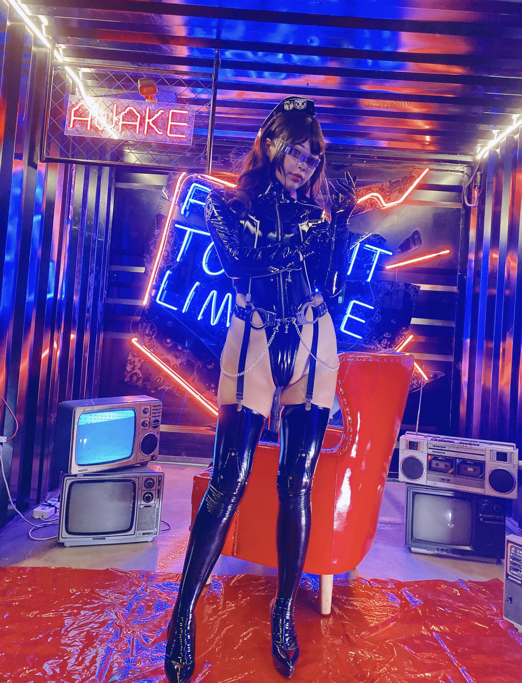 Phúc lợi COS] Cô nàng hệ moe - Bạch Dạ - Nữ vương Chỉ huy viên