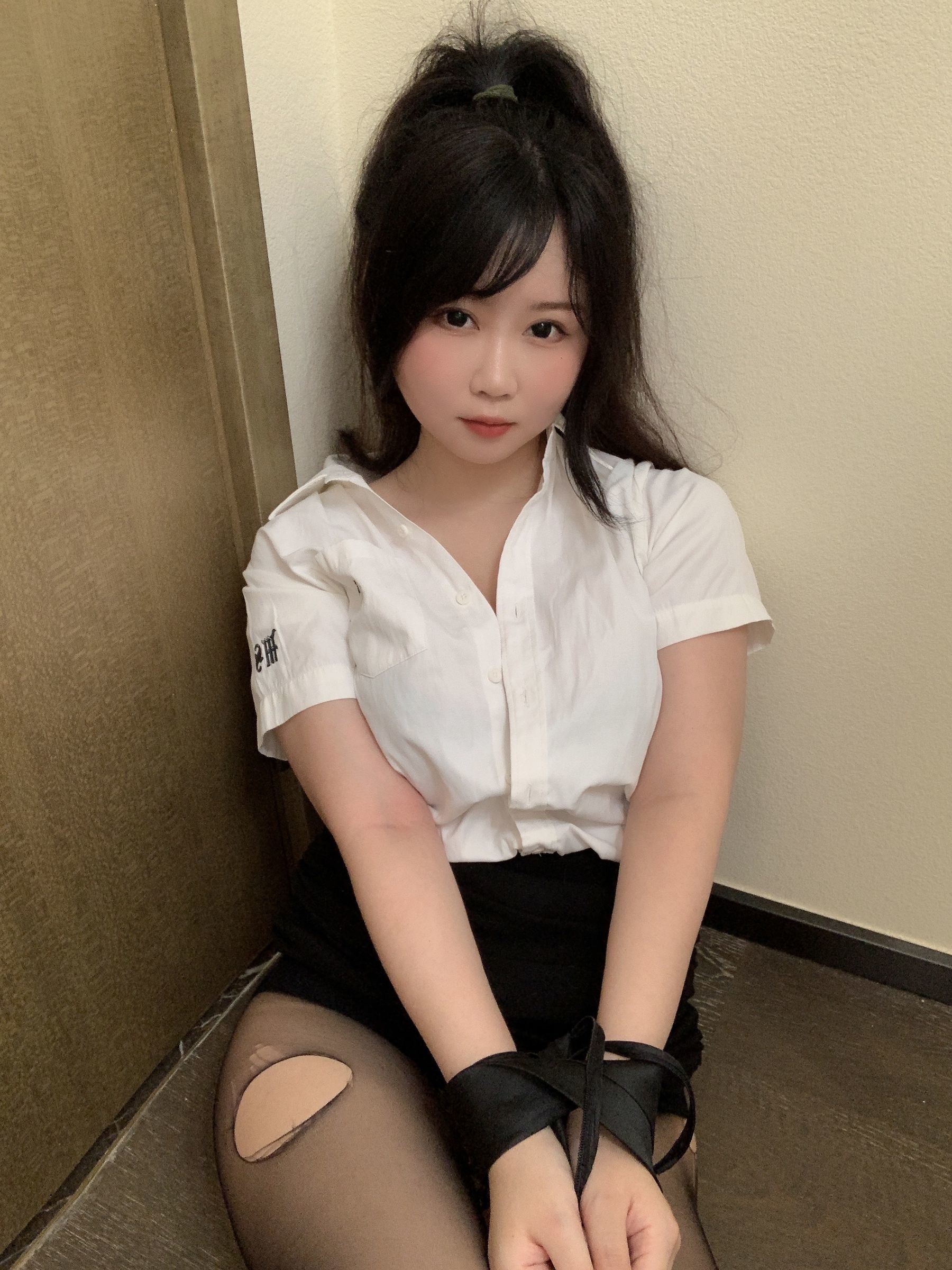 福利COS] 蜜桃少女是依醬呀 - 剛入職的新人