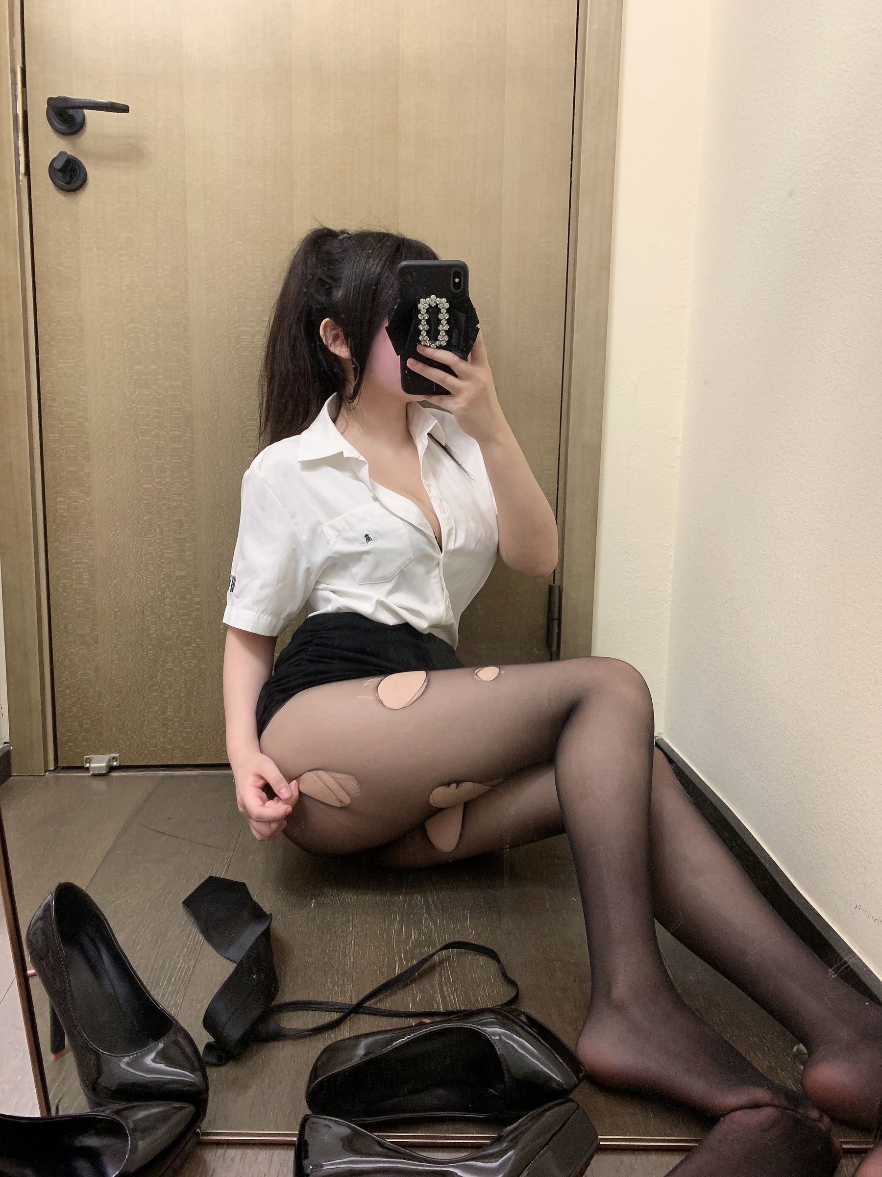 福利COS] 蜜桃少女是依醬呀 - 剛入職的新人