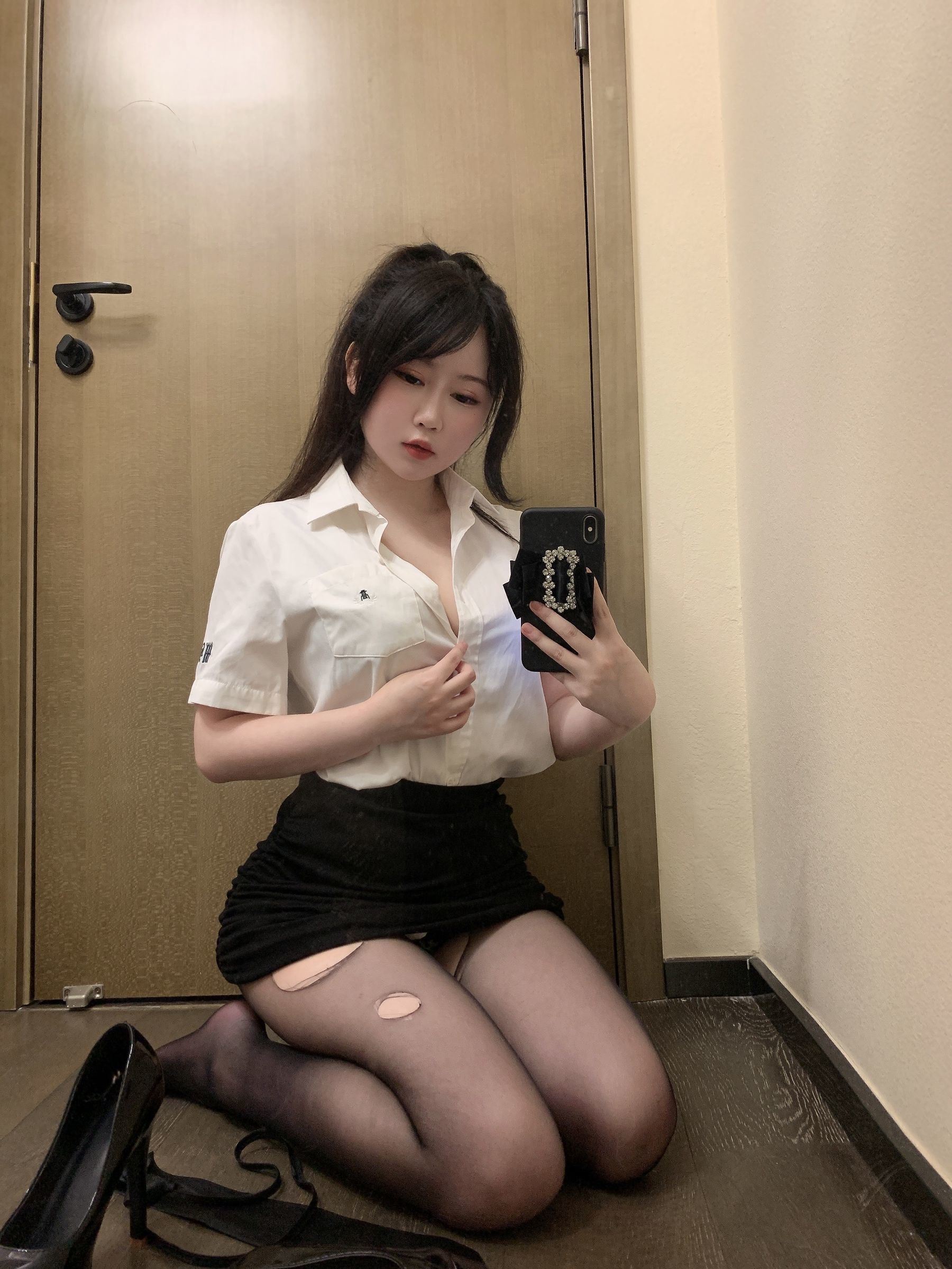 福利COS] 蜜桃少女是依醬呀 - 剛入職的新人