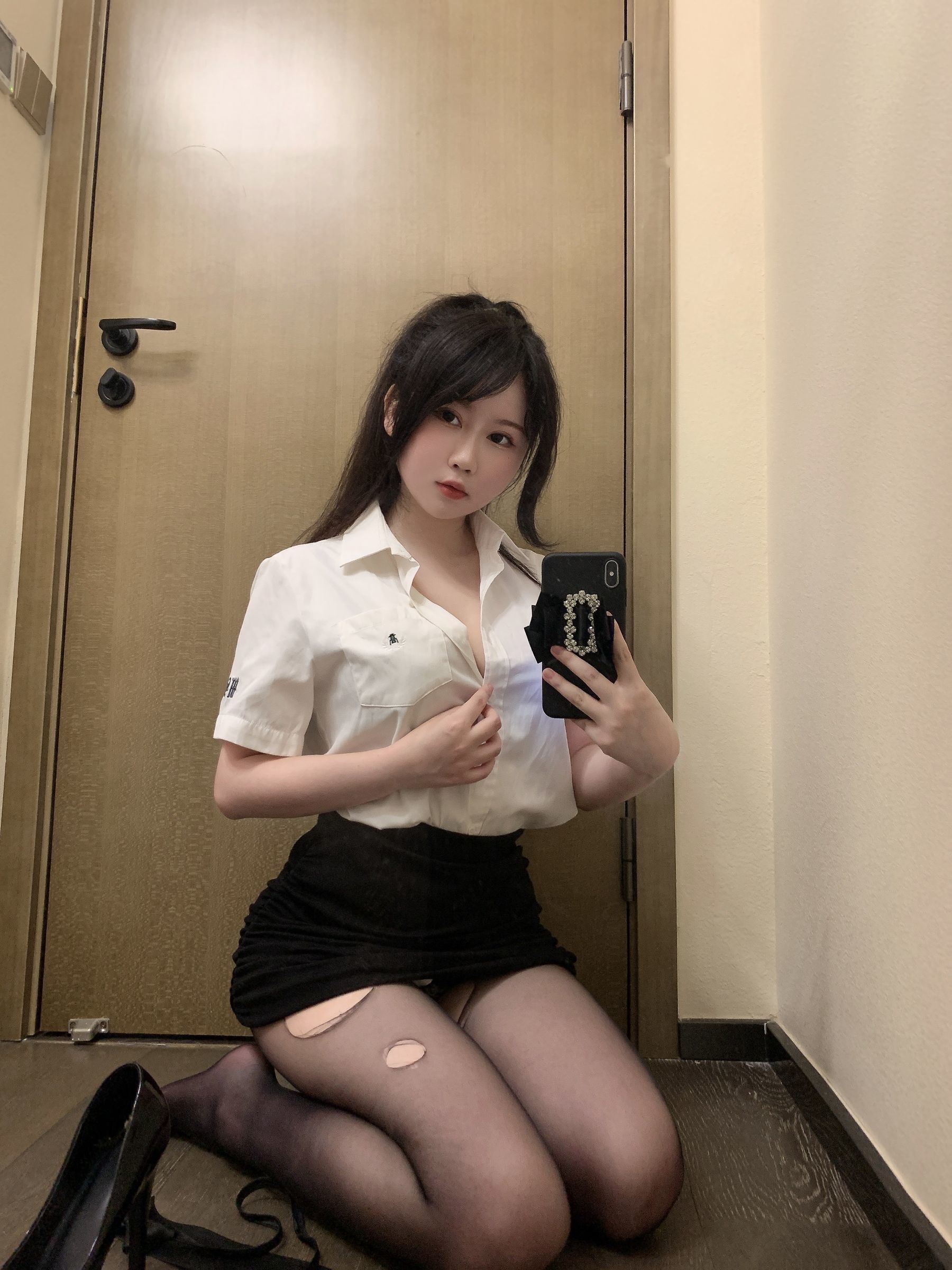 福利COS] 蜜桃少女是依醬呀 - 剛入職的新人