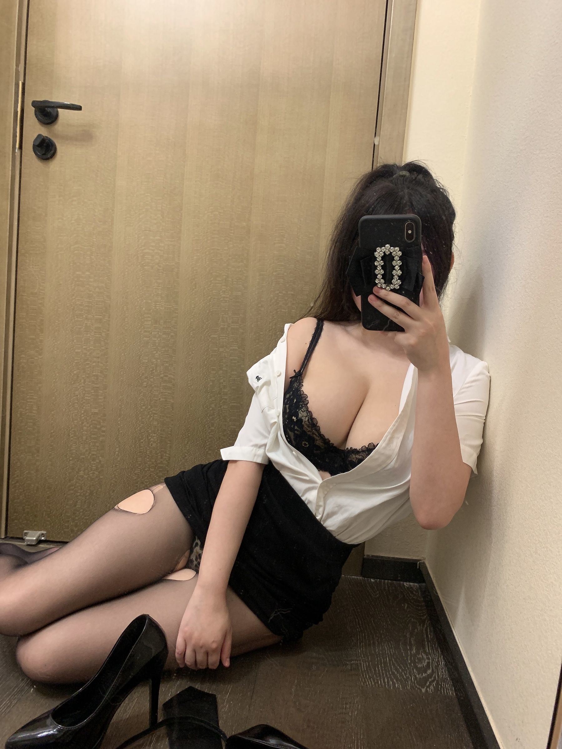 福利COS] 蜜桃少女是依醬呀 - 剛入職的新人