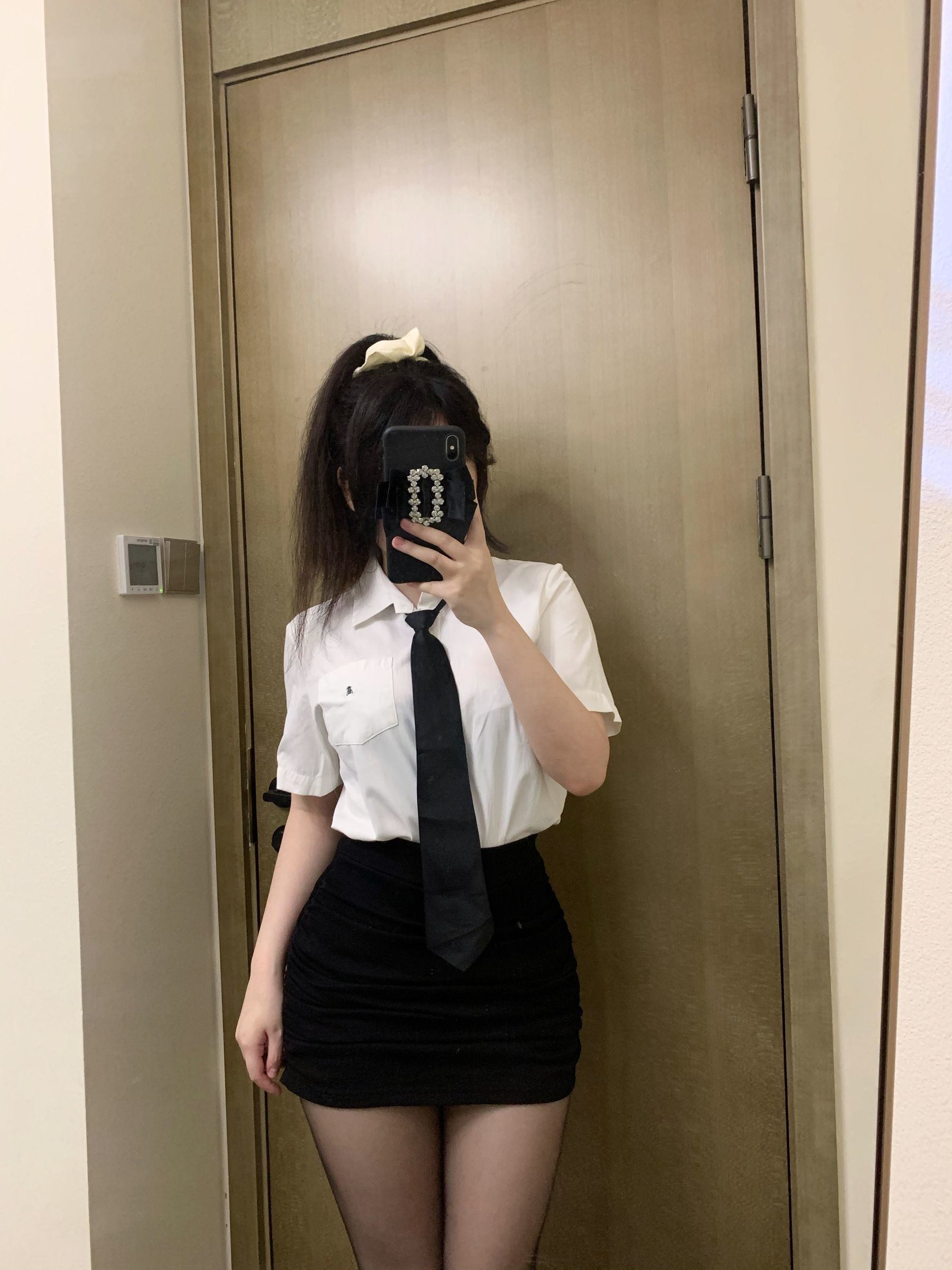 福利COS] 蜜桃少女是依醬呀 - 剛入職的新人