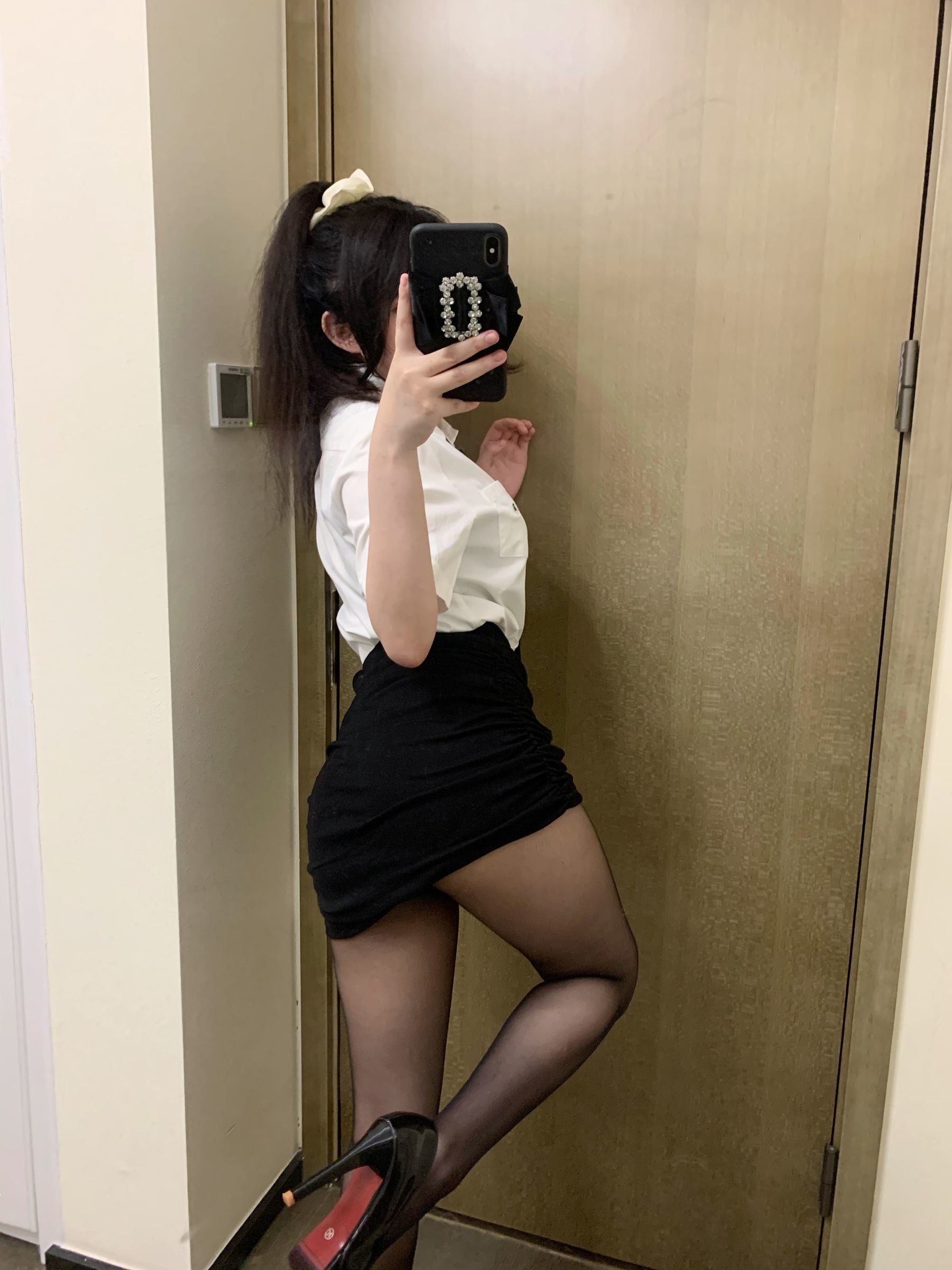 福利COS] 蜜桃少女是依醬呀 - 剛入職的新人