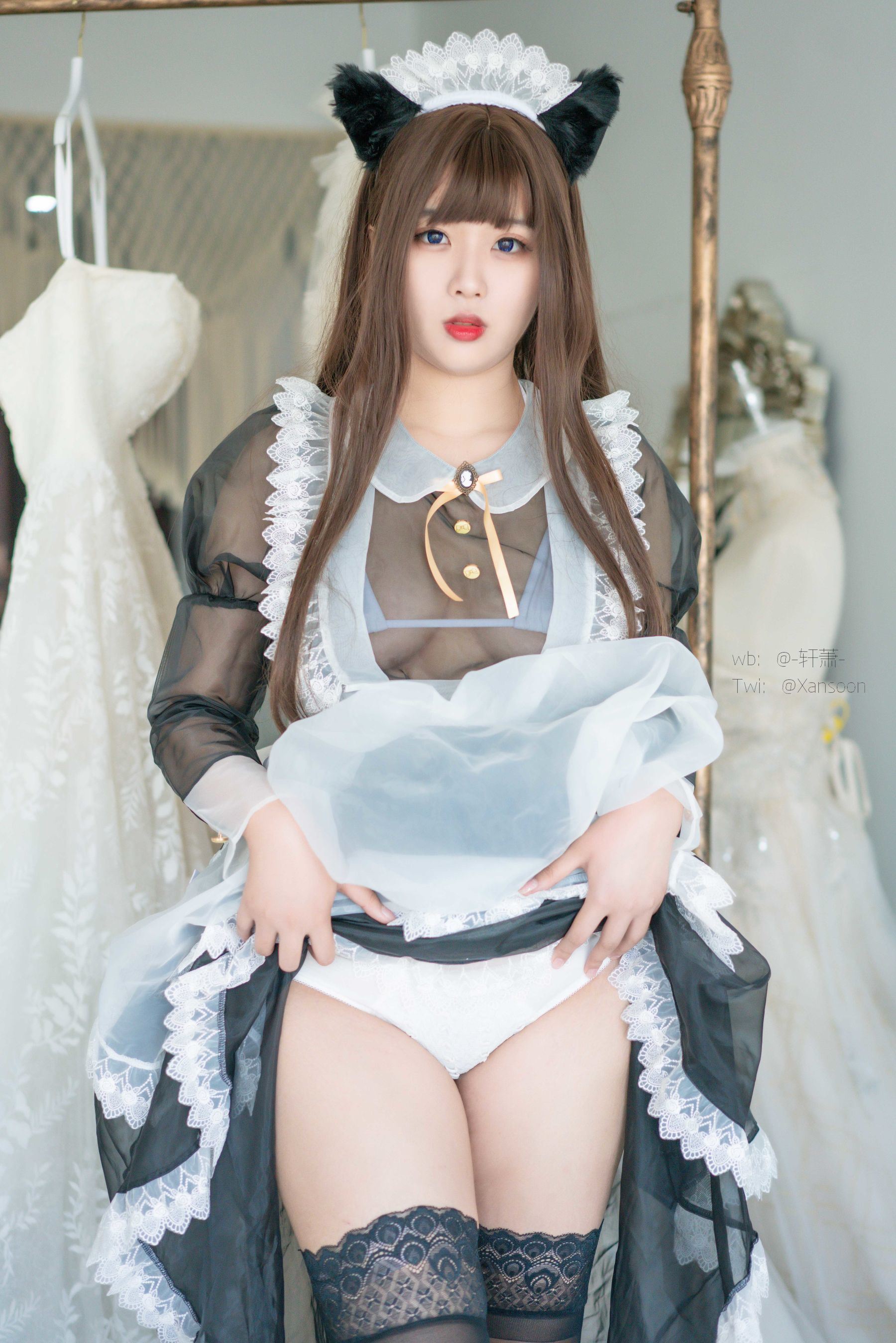 Cosplay Phúc lợi] Huyền Tiêu Học tỷ - Nữ hầu Trong suốt