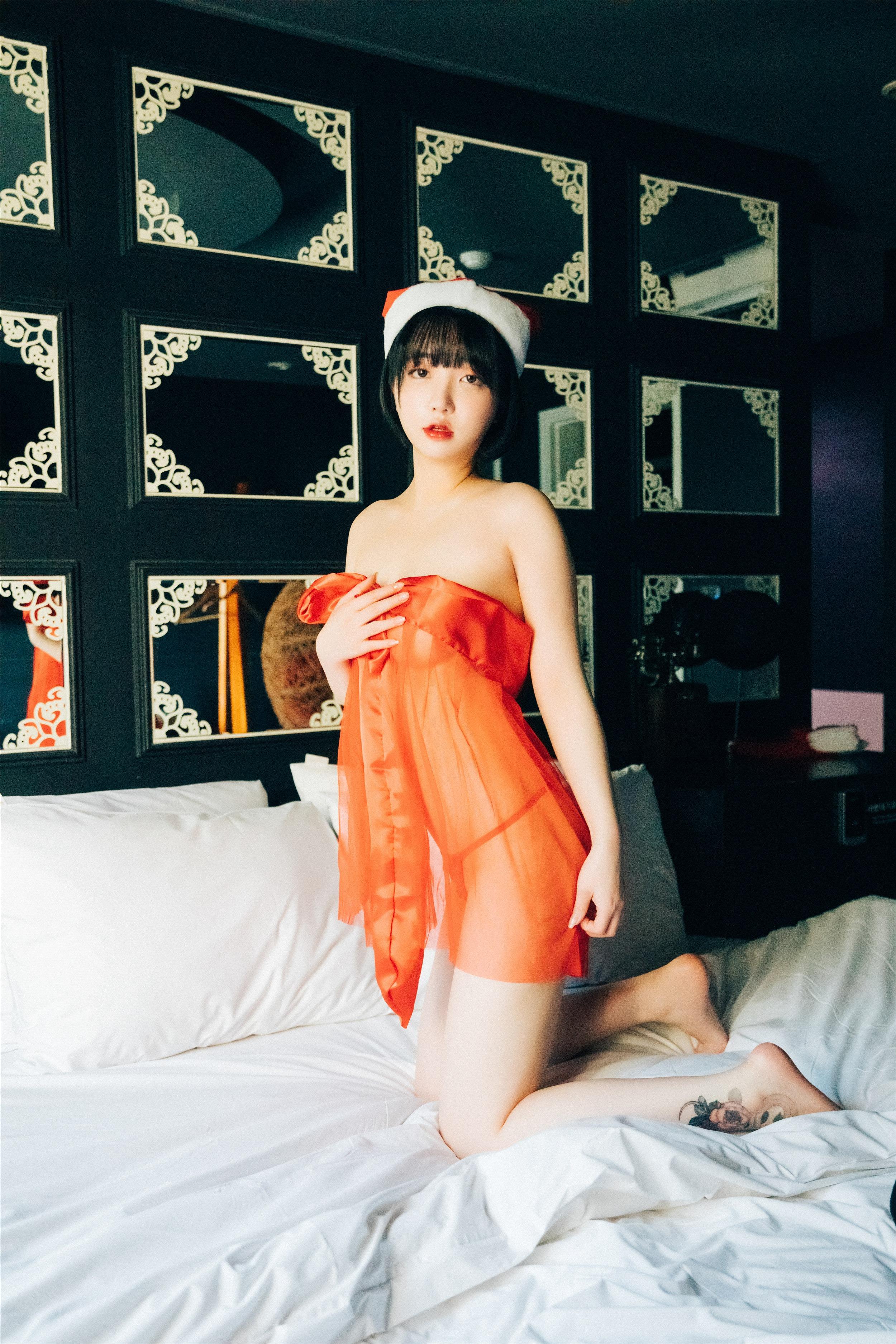 Loozy] Ngày Hẹn Hò Đôi Son Ye-Eun [93P
