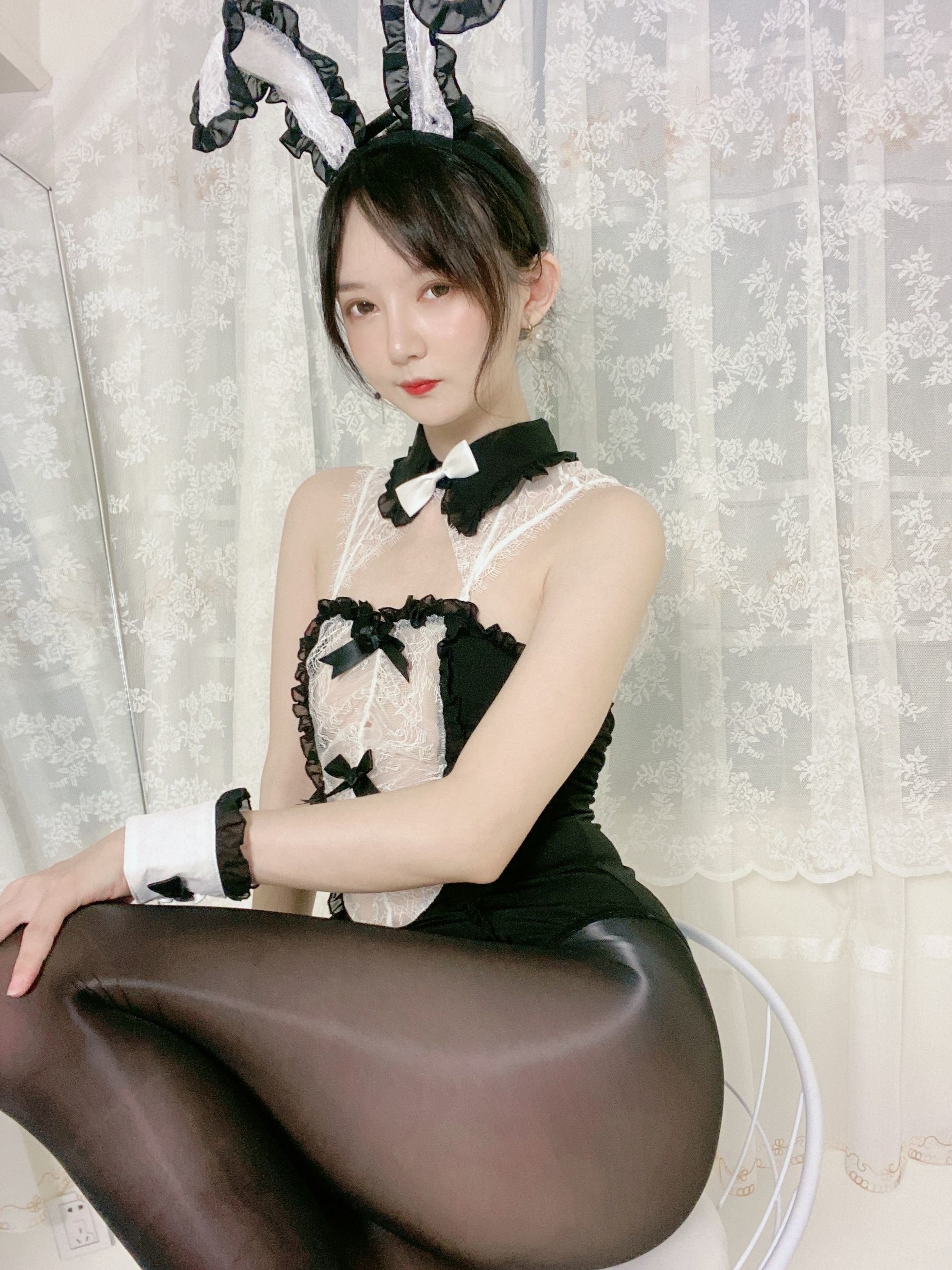 Welfare COS] 51 Jiang - Shiny Socks