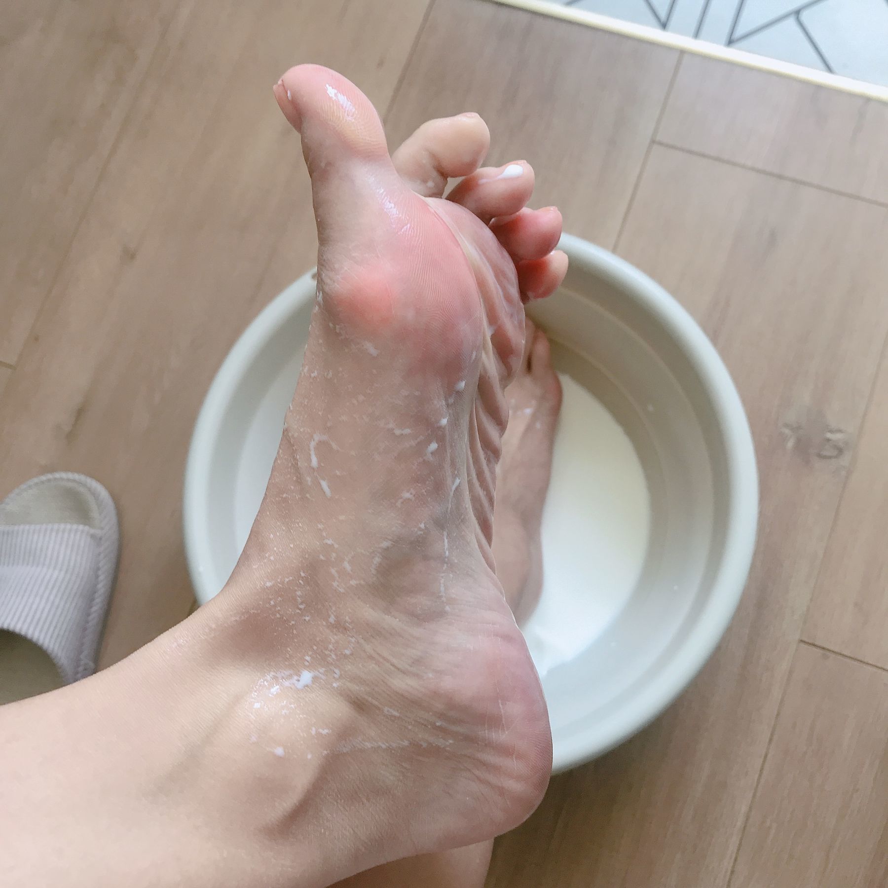 Phúc lợi COS] An Qiao Qiao (Nia Qiao Qiao) Số 001: Rửa chân bằng sữa