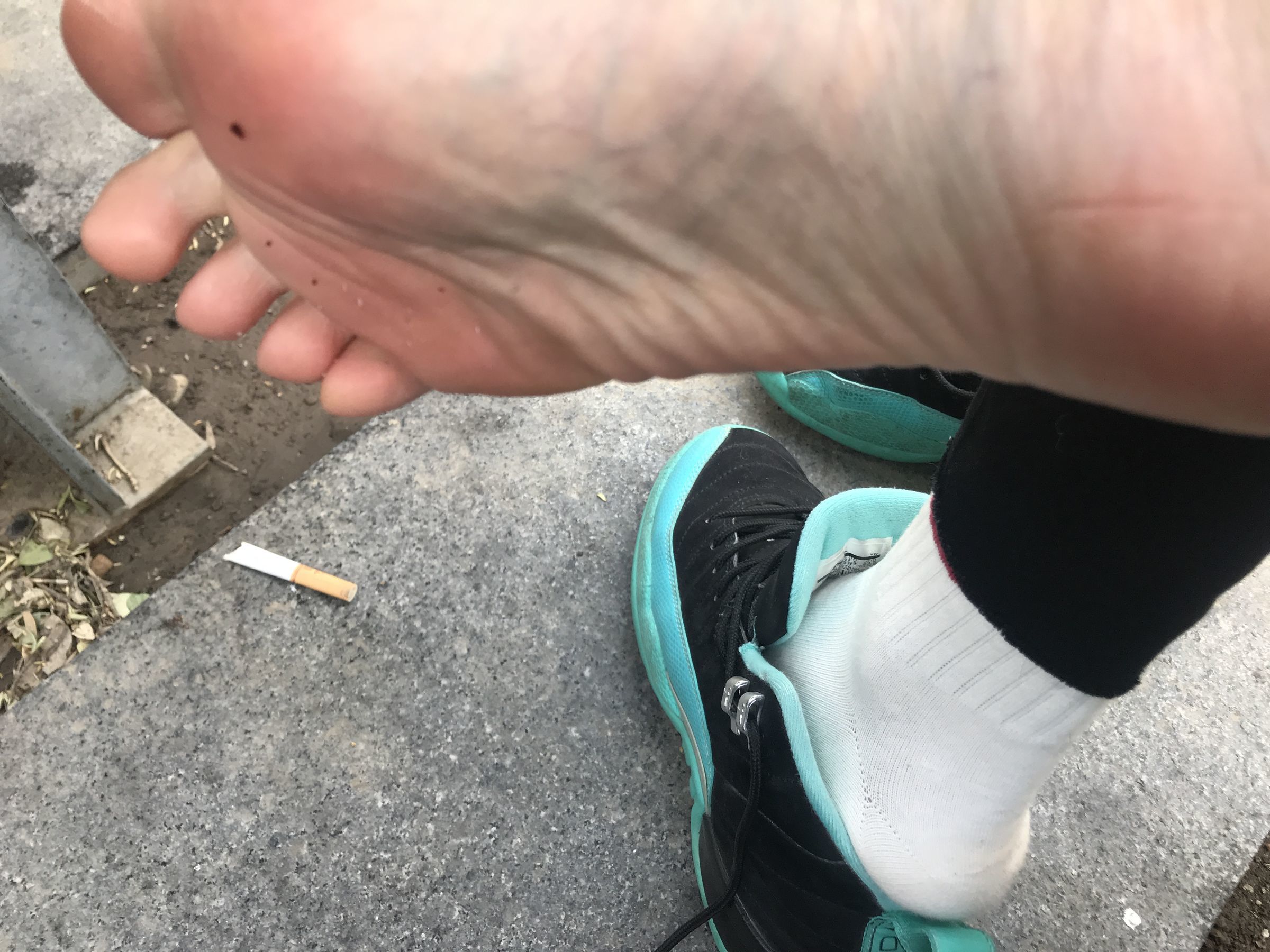 Welfare COS] An Qiao Qiao Er (Nia Qiao Qiao) No. 002 Outdoor Bare Feet